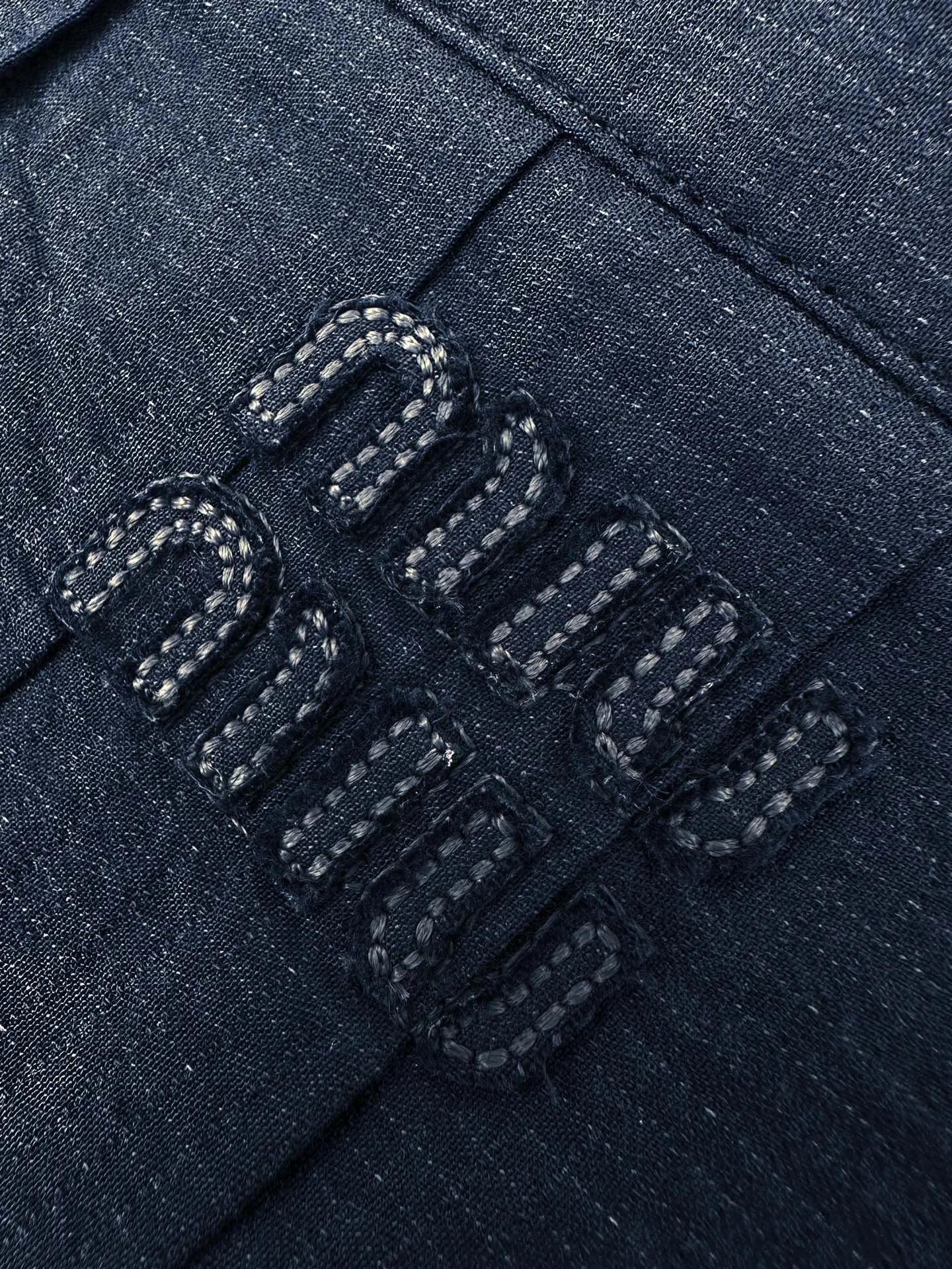 Miu Miu ， ， 。 Navy Blue ， ， 。 miumiu ， ， 。 ， ， ； A ， ， ， 。 ， ， 。 1. ， Miu Miu ， 。 2. ， ， ， ， 。 ： 1:1 Miu Miu 1:1 Miu Miu ： Size： 38 40 42 ： FF 775