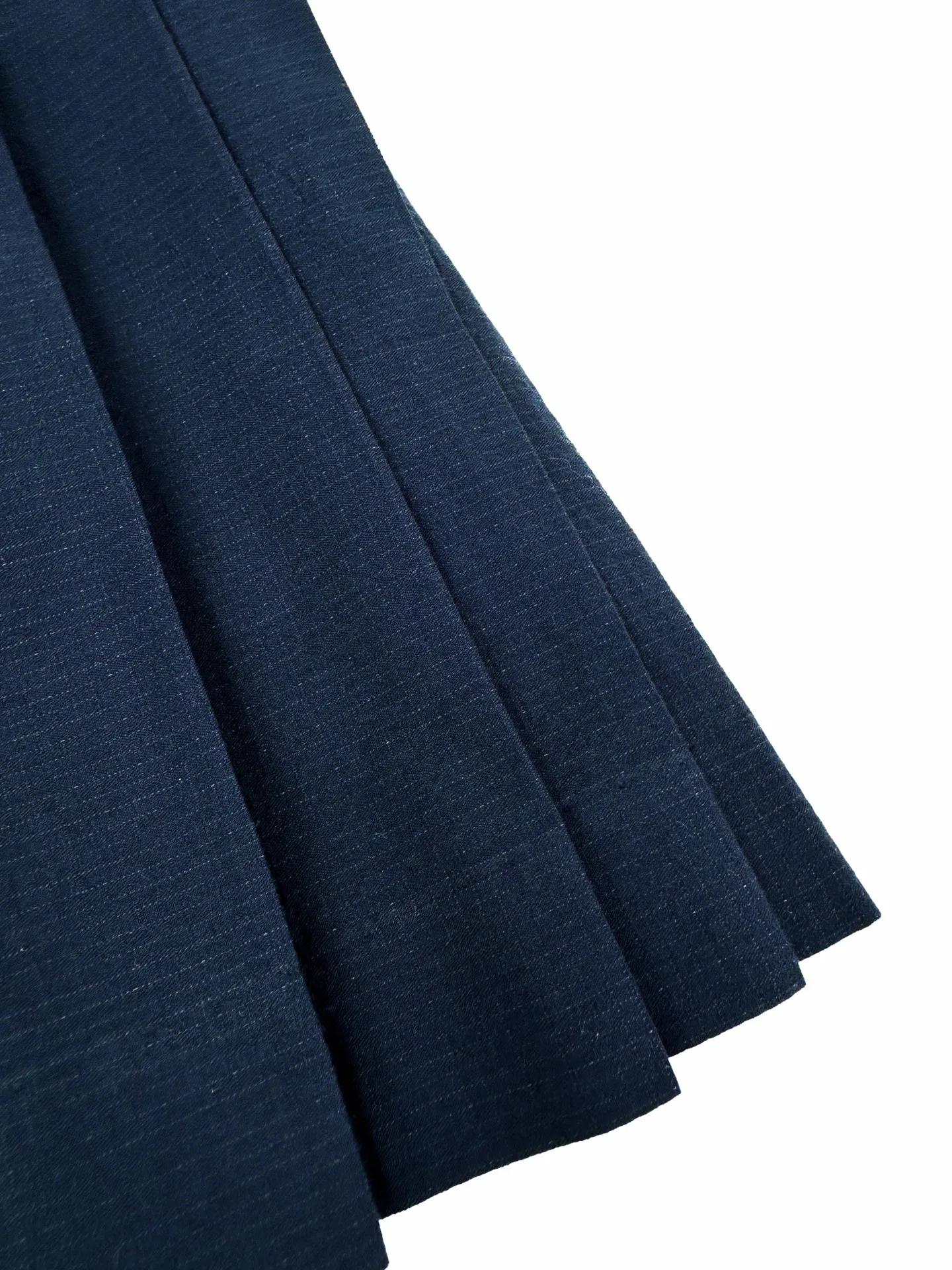 Miu Miu ， ， 。 Navy Blue ， ， 。 miumiu ， ， 。 ， ， ； A ， ， ， 。 ， ， 。 1. ， Miu Miu ， 。 2. ， ， ， ， 。 ： 1:1 Miu Miu 1:1 Miu Miu ： Size： 38 40 42 ： FF 775