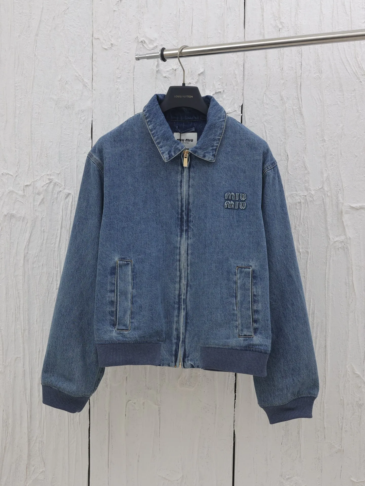 Miumiu*/ 25New Arrival ， ， ， ， 。 ， ， ； Wear-Resistant ， 。 ， 、 、Breathable 。 ， ， ， ， 、 。 ， 。 Size：38/40/42/44
