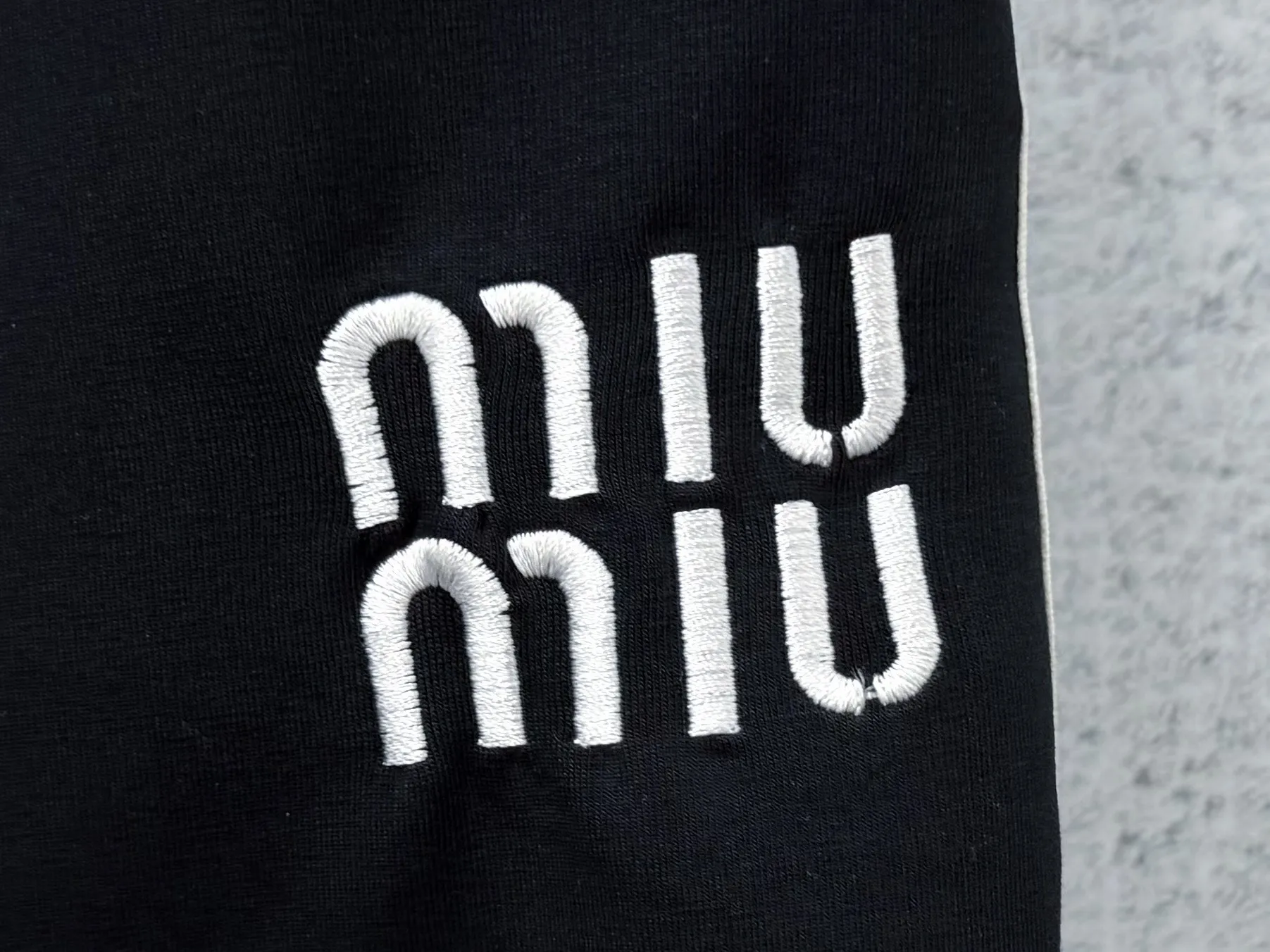 【Miu miu】 26ss New Arrival Breathable ， ， ， Quality。 ！ ， ！ Sizes：S M L XL ：Black