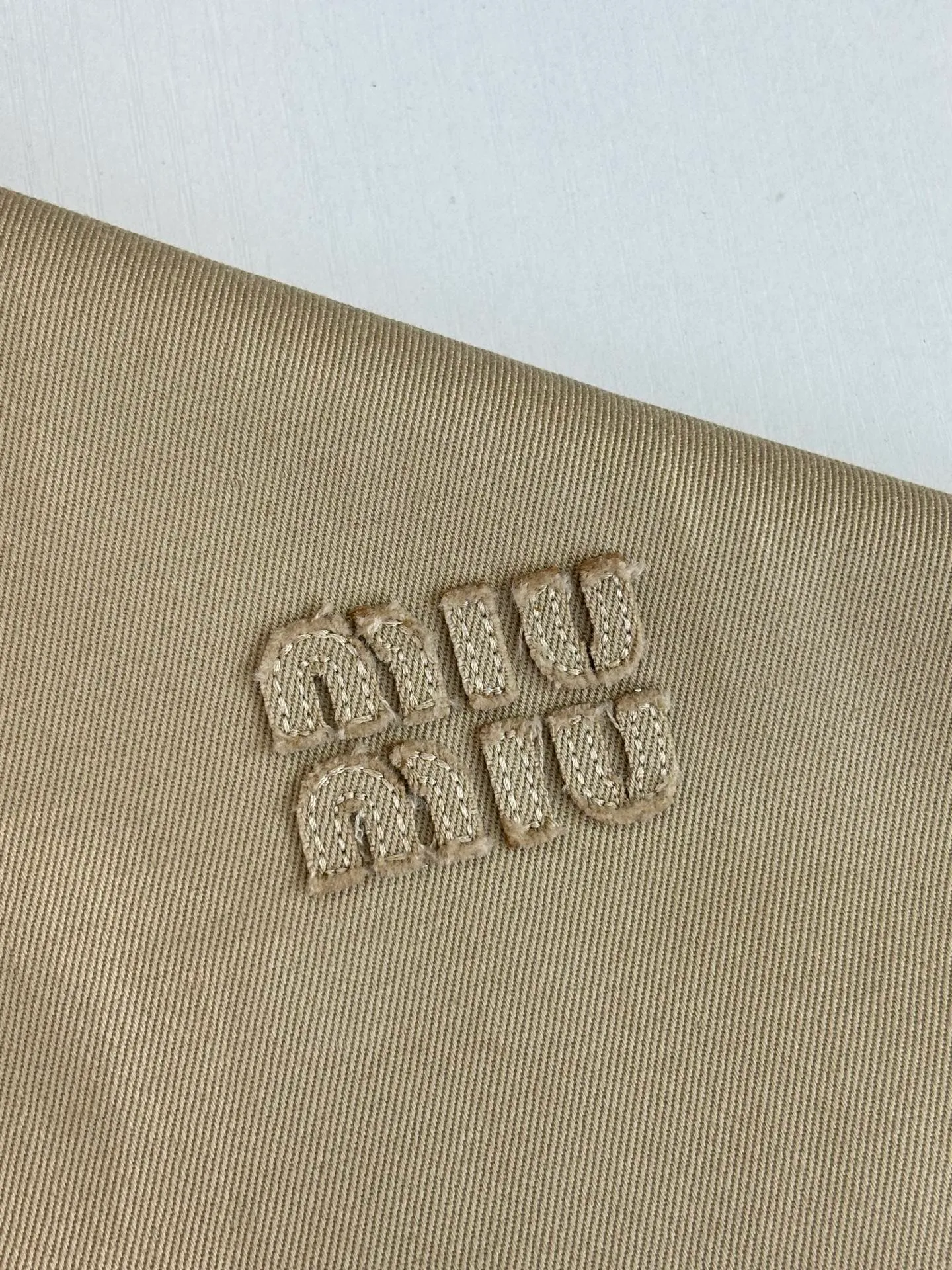 Miumi*/ 25SS ， 。 ， ， 。 19 ， ， 。 Breathable ， ， 。 ， 、 ， 。 ， 0.3cm ， Retro ， 。 Size：S/M/L