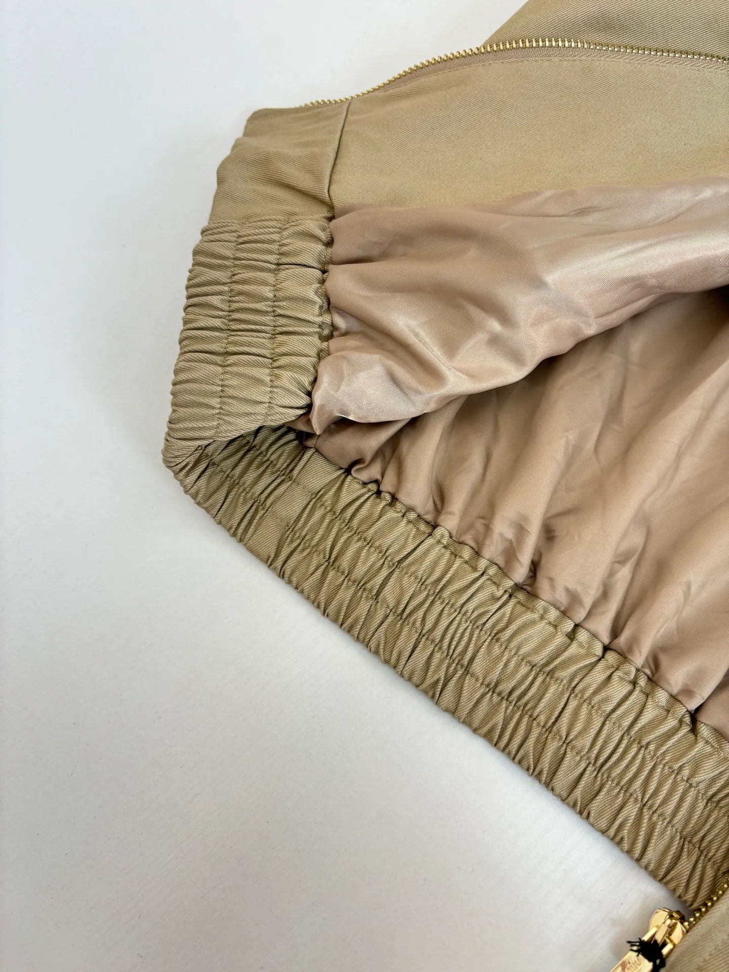 Miumi*/ 25SS ， 。 ， ， 。 19 ， ， 。 Breathable ， ， 。 ， 、 ， 。 ， 0.3cm ， Retro ， 。 Size：S/M/L