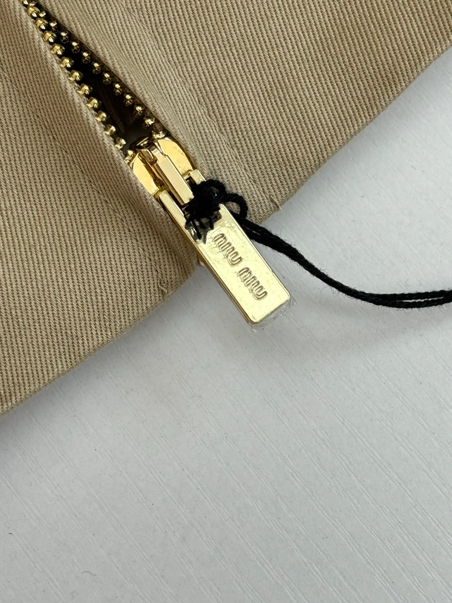 Miumi*/ 25SS ， 。 ， ， 。 19 ， ， 。 Breathable ， ， 。 ， 、 ， 。 ， 0.3cm ， Retro ， 。 Size：S/M/L