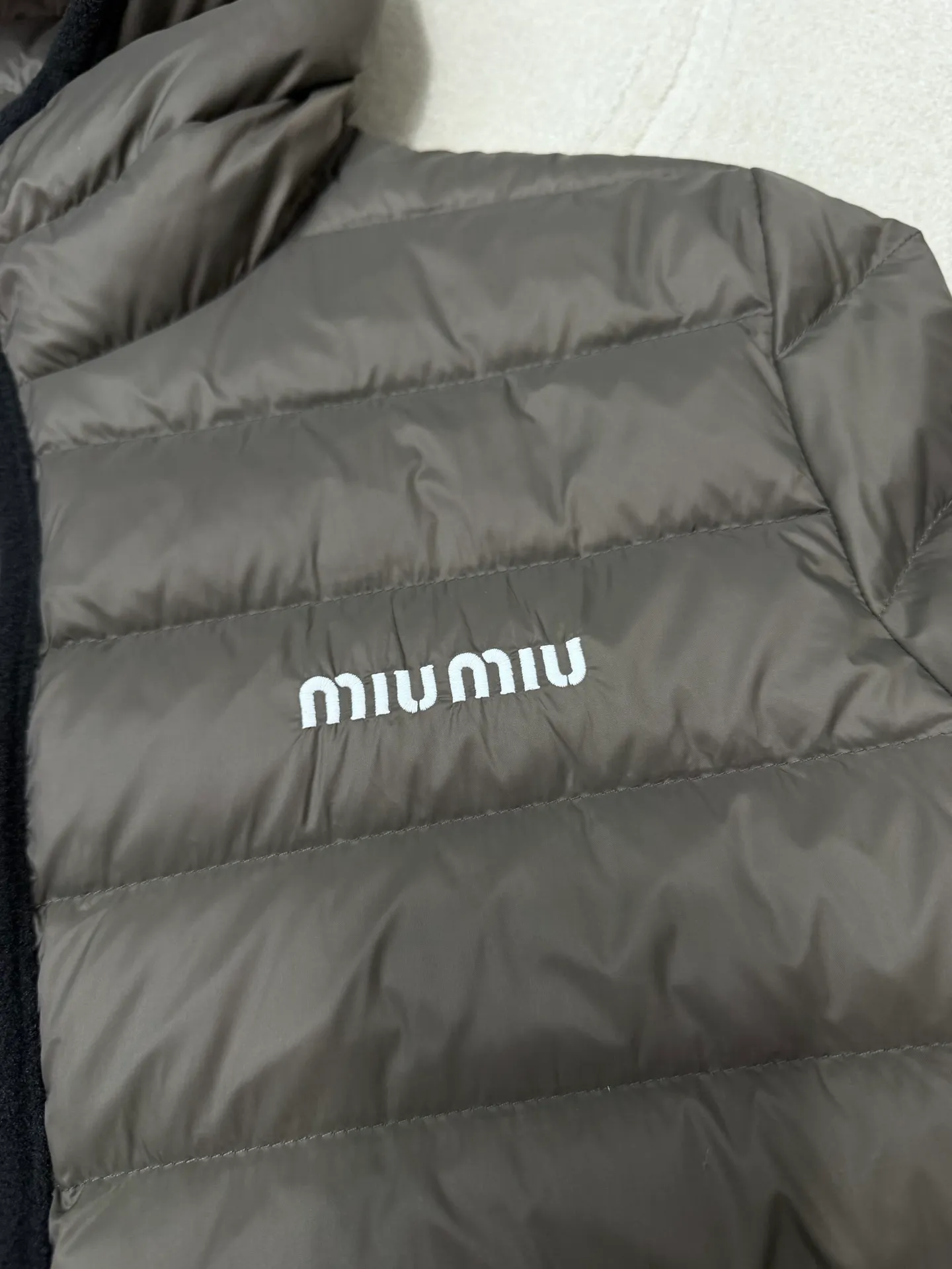 Miu Miu 【 ， 】 New Arrival 。 Black ， 。 Green Black ， 。 Classic MIUMIU ， 。 ， ， 。 ， ， ，1:1 。 ！ ： Green Black Size：s m L