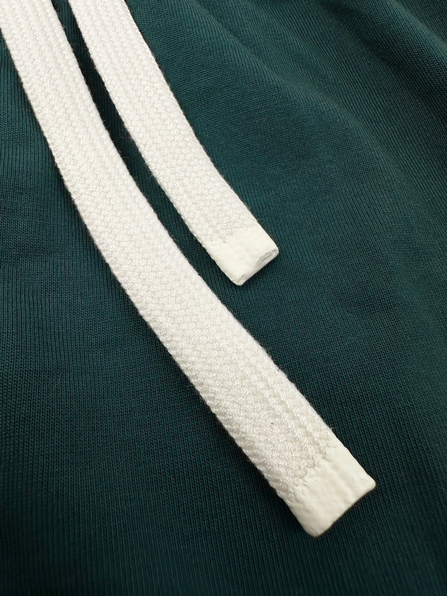 Breathable， 。 ， ， 。 Miu Miu ， 。 ， ， 。 ， ； ， 。 1. ， Miu Miu ， 、 。 2. ， ， ， ， 。 3. ， ， ， 、 ， 。 ： 1:1 Miu Miu ： Size： XS S M ： FF 703