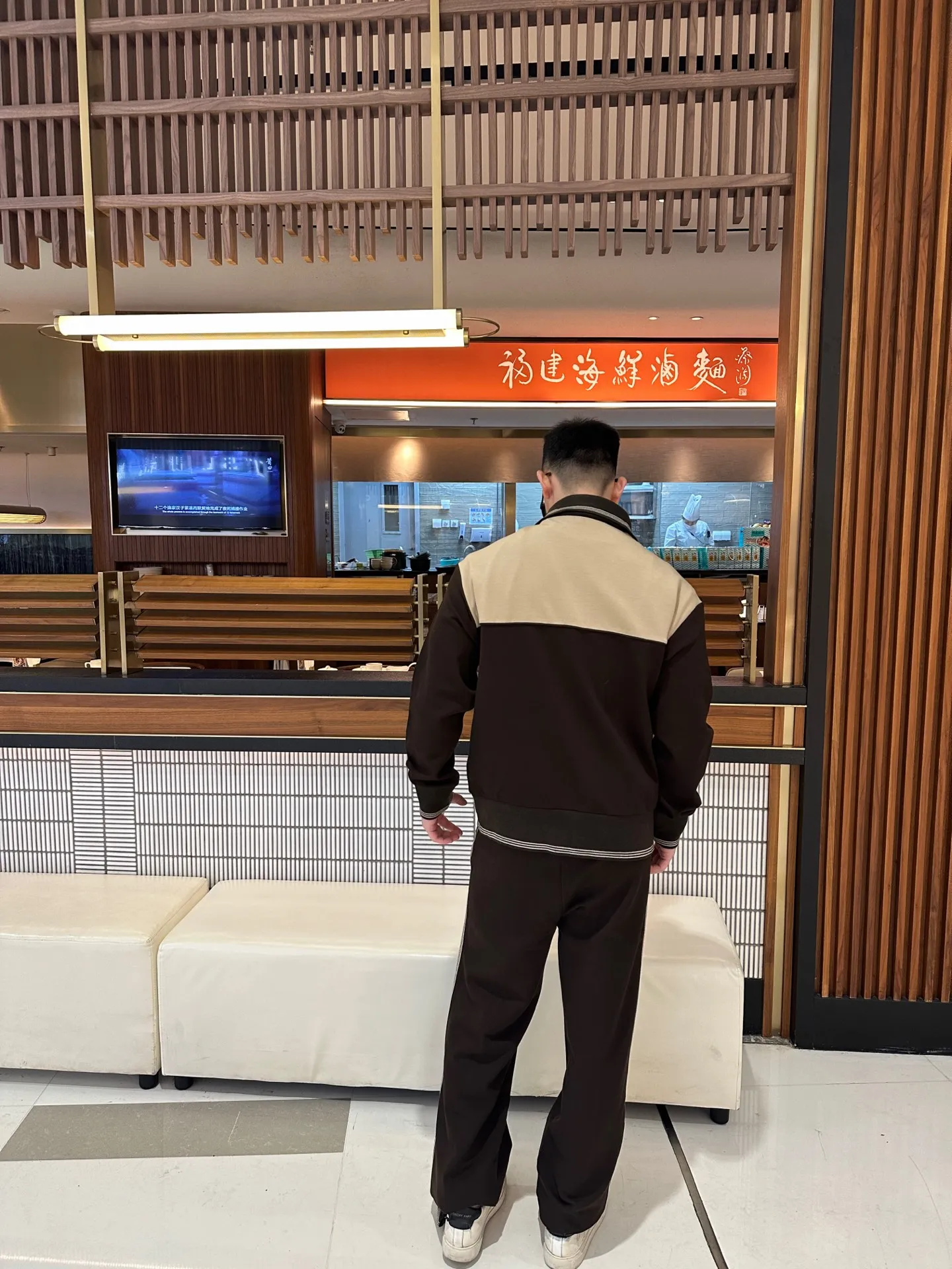 「 」
