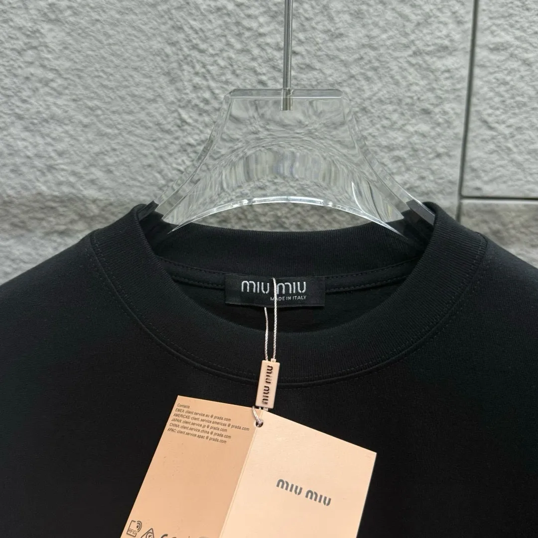Miu Miu*2025 New Arrival T miu logo 300 Same Style ：Black White Size： S （90-130 ） M （120-150 ） L （140-165 ） XL （160-180 ） XXL （180-210 ）