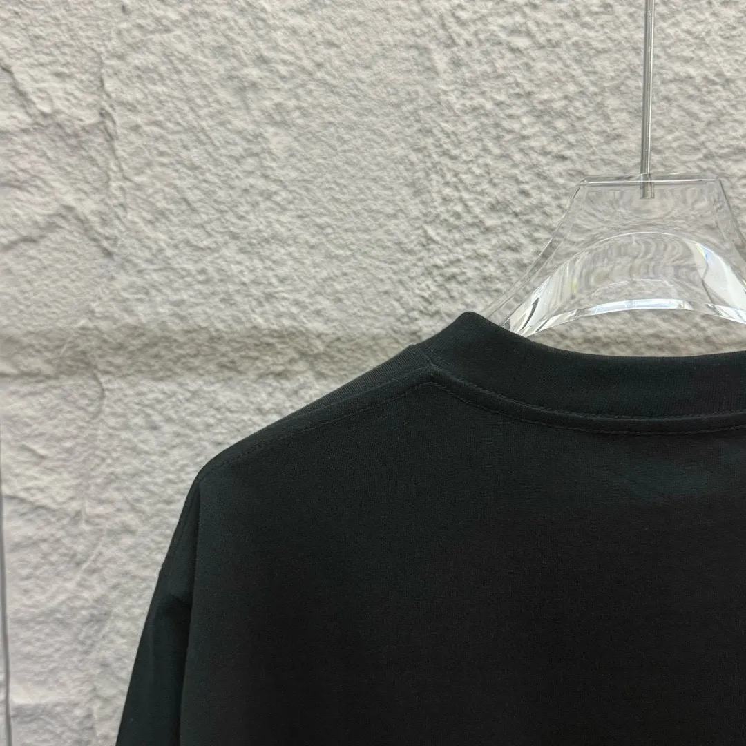 Miu Miu*2025 New Arrival T miu logo 300 Same Style ：Black White Size： S （90-130 ） M （120-150 ） L （140-165 ） XL （160-180 ） XXL （180-210 ）