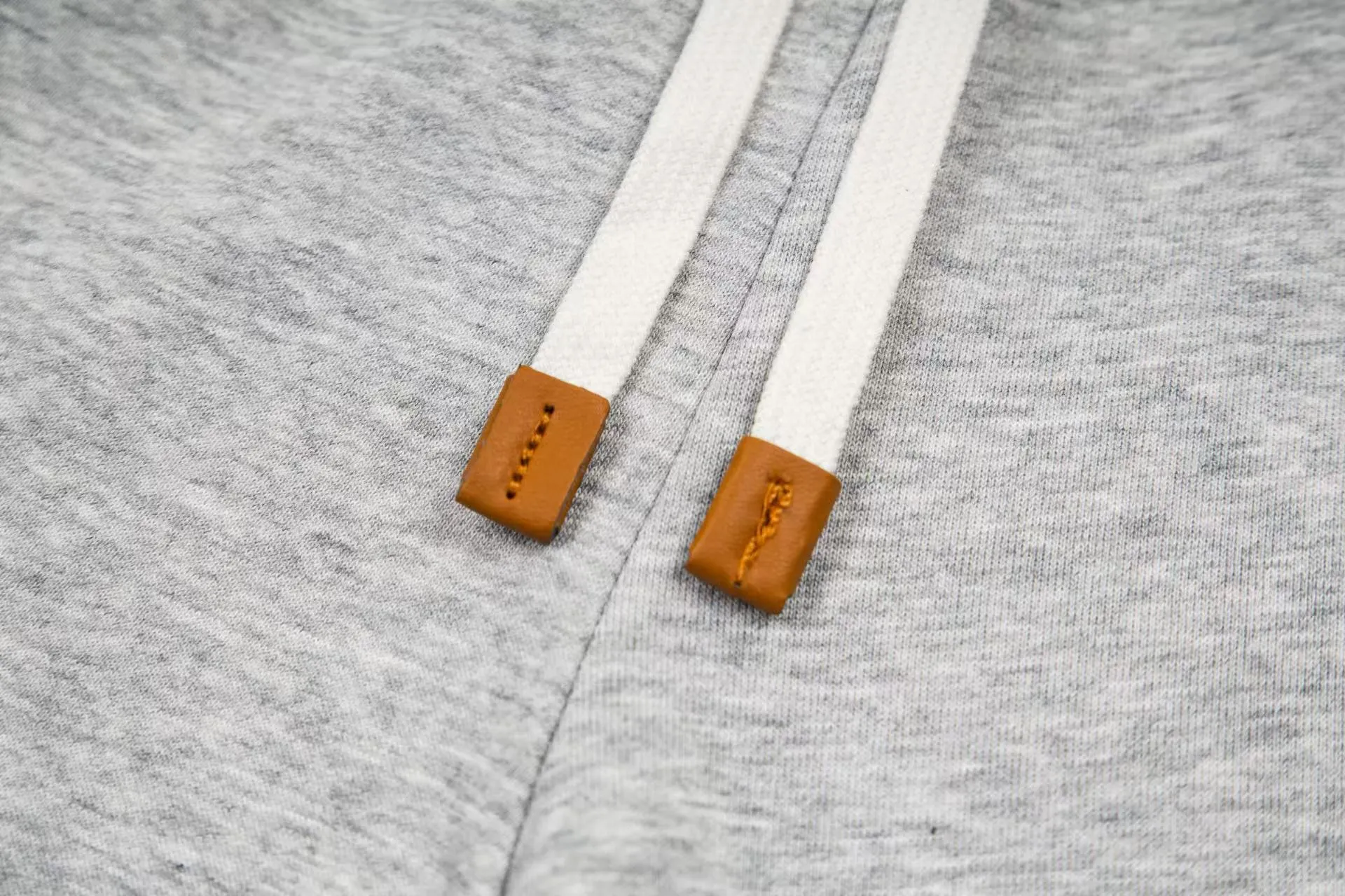 P 120Miu Miu ： 360 ， Gray。 100% 。 ： ， Cowhide Leather 1：1 。 ， 。 ： 1.0 ， ， 。 Oversize ， Classic 。 Oversize ： 1：1 ： 1：1 ： 1：1 Size：38-40-42-44 ：