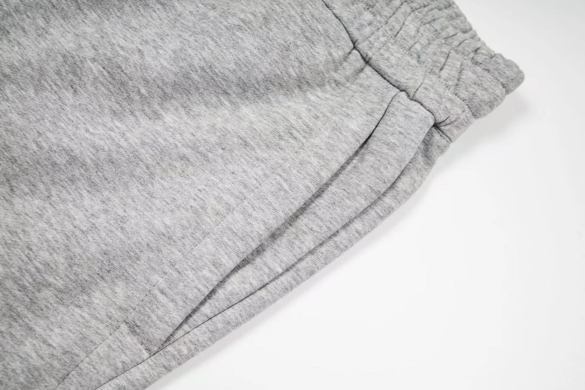P 120Miu Miu ： 360 ， Gray。 100% 。 ： ， Cowhide Leather 1：1 。 ， 。 ： 1.0 ， ， 。 Oversize ， Classic 。 Oversize ： 1：1 ： 1：1 ： 1：1 Size：38-40-42-44 ：