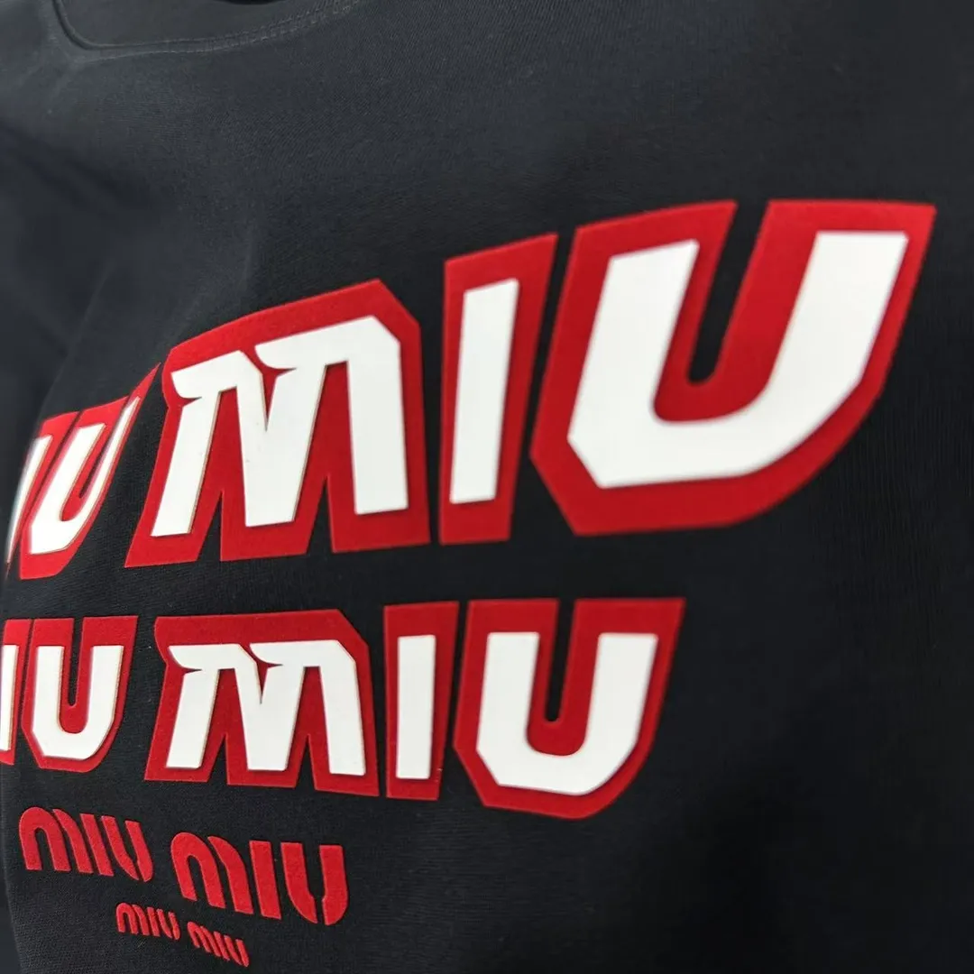 Miu Miu*2025 New Arrival Classic + T Same Style ：Black White Size： S （90-130 ） M （120-150 ） L （140-165 ） XL （160-180 ） XXL （180-210 ）