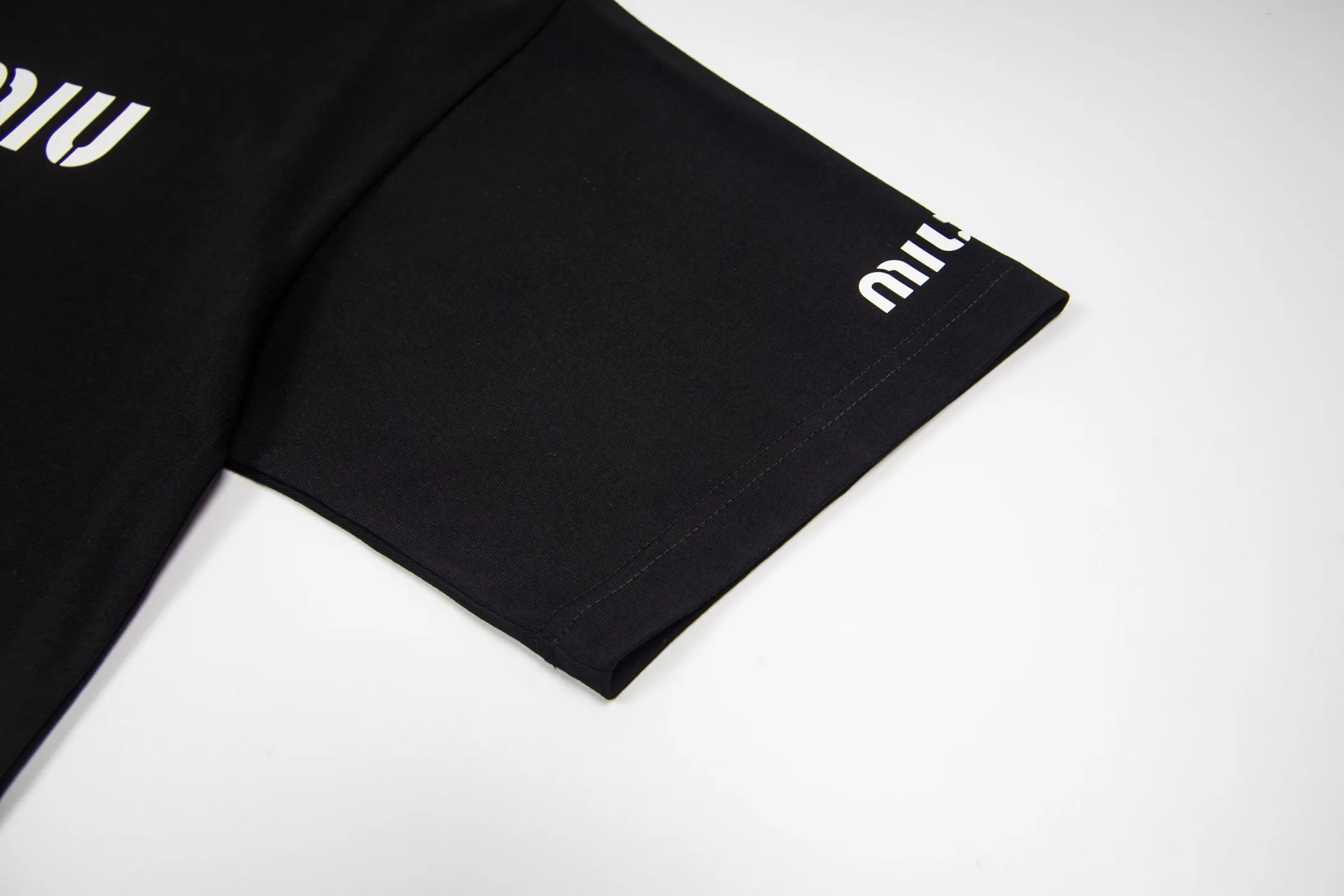 MIU MIU 26SS T 260g ， 。 、 ， 。 ： Cream White Size：XS-L