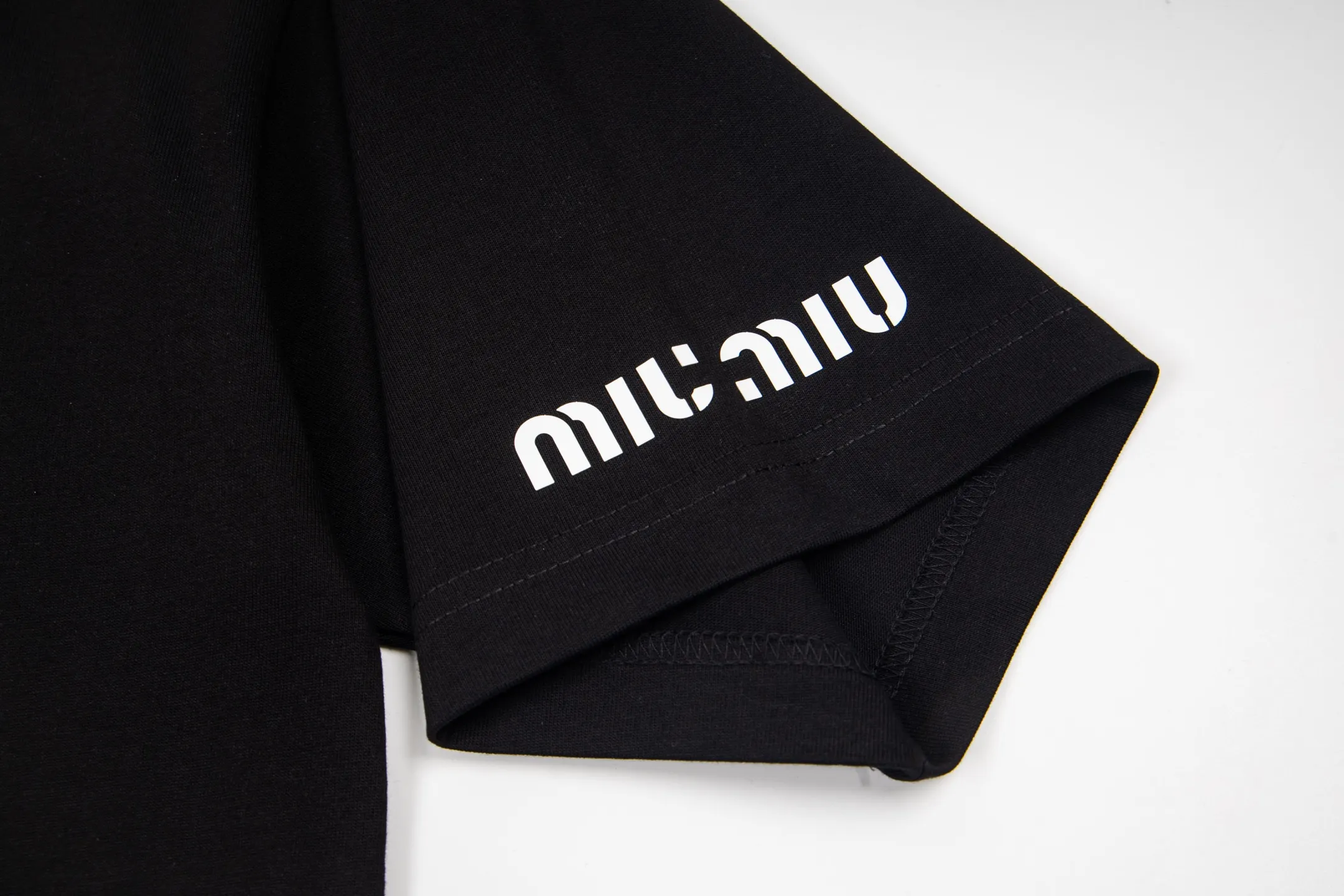 MIU MIU 26SS T 260g ， 。 、 ， 。 ： Cream White Size：XS-L