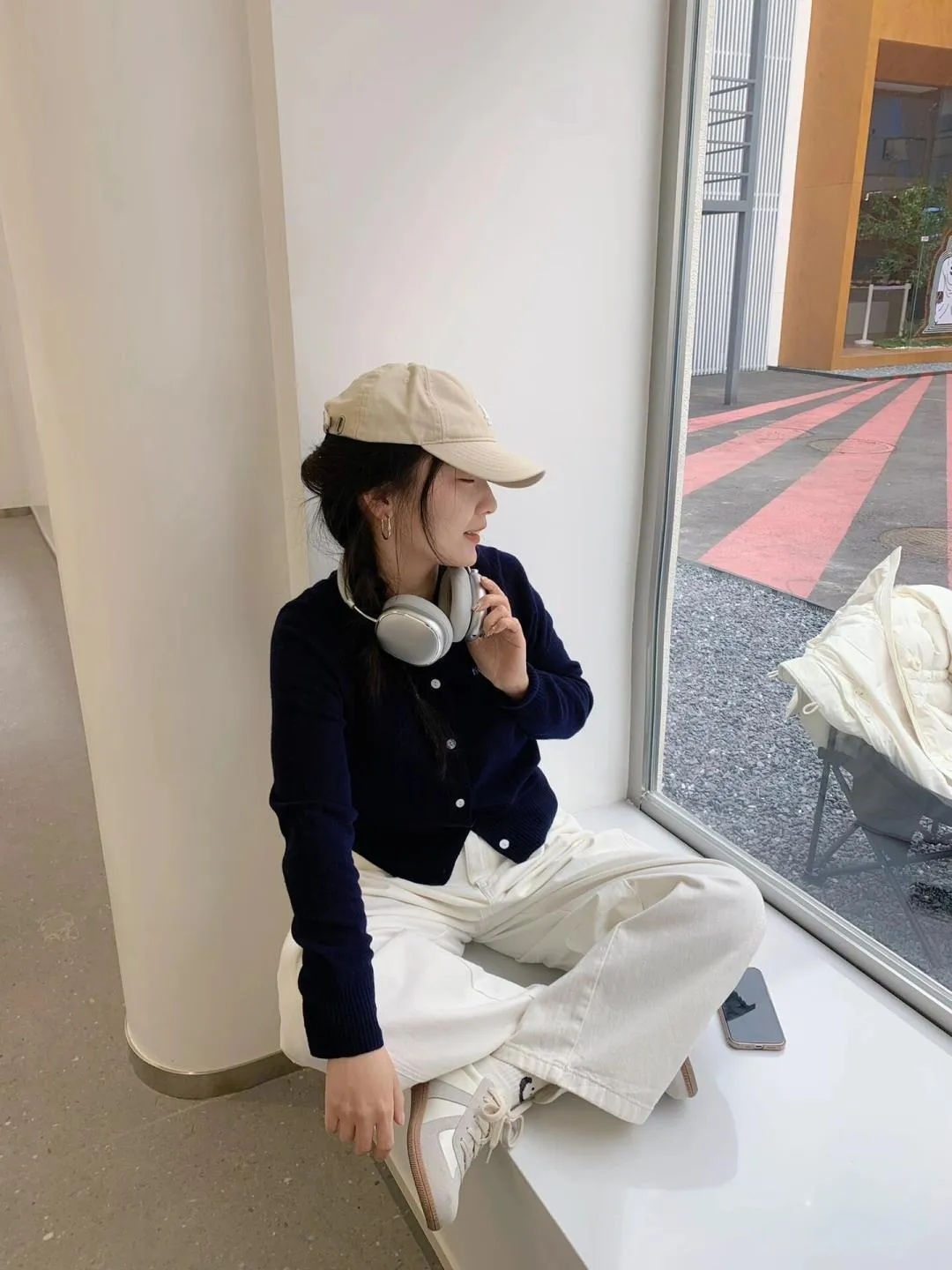 5519 P140 （ ， ）Miu Miu 。Miu Miu ， 。 ， ， ， 。 : ; ; ; ， ， 。 ：Black White Gray miumiu ： 、 、 : + + ， Classic ， ， ： S （ 84 53 32 57） M（ 88 55 33.5 58） L （ 92 57 35 59） 160m ，＜100 S 165cm ，＜120 M 170cm ，＜140 L