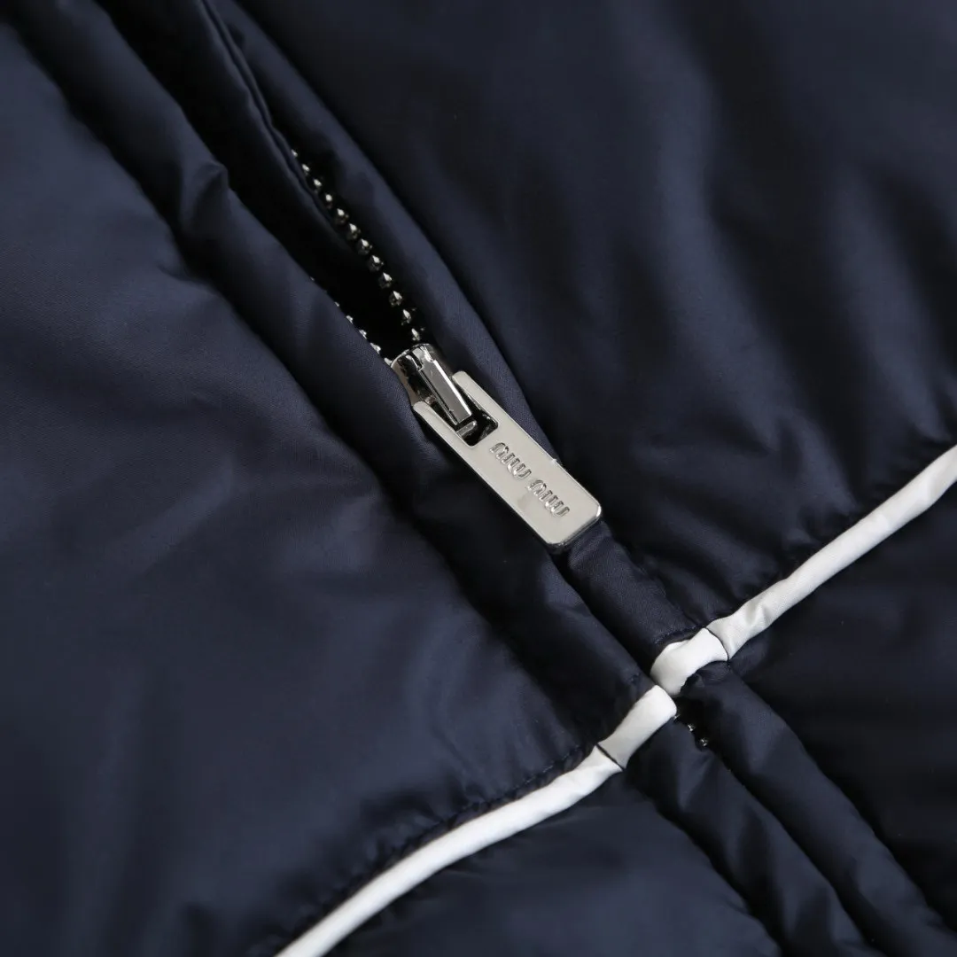 Miu Miu 25FW Quality 90 ， 210g， 。 ， ， ， ， 。 ， ， ， Breathable ， 。 ， ， Breathable ， 。 ， ，White Navy Blue ， 。 ， 。 ， ， ， ， 。 MIUMIU ， 。 ， ， ， ， ， 。 Size:46-48-50-52