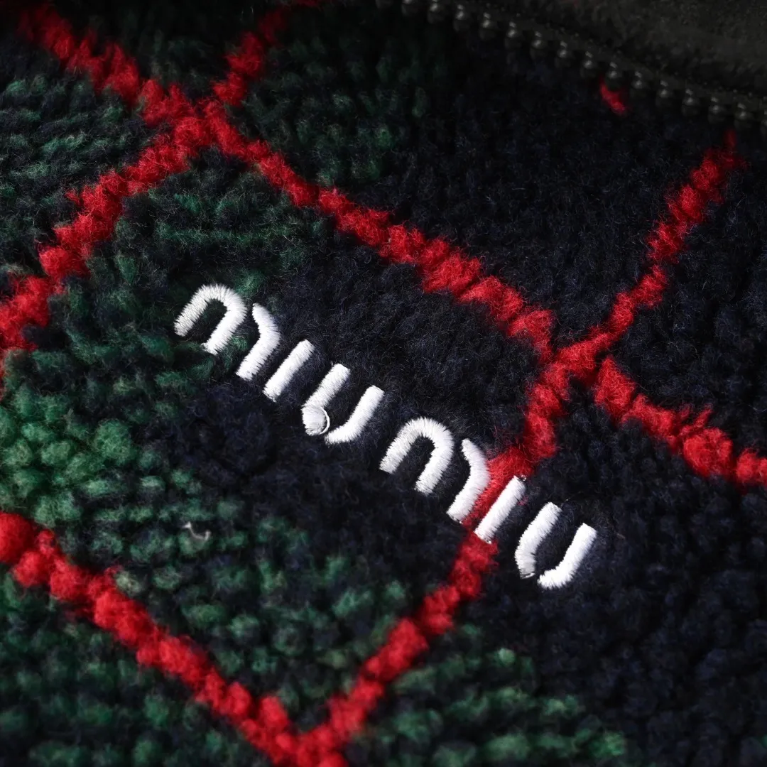 MIU MIU MM ， 、 Breathable 。 ， ， ； ，Wear-Resistant ， ， 。 ， 、 ， ， 。 ， ； ， ， ， ， 。 ， ， ， ， 。 ， 、 ， ， ， ， 。 、 、 ， ， ， ， ， ±0.1mm 。 Size：46 48 50 52