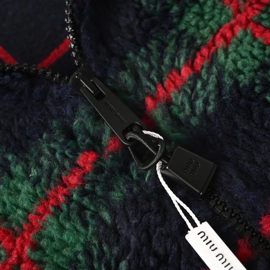 MIU MIU MM ， 、 Breathable 。 ， ， ； ，Wear-Resistant ， ， 。 ， 、 ， ， 。 ， ； ， ， ， ， 。 ， ， ， ， 。 ， 、 ， ， ， ， 。 、 、 ， ， ， ， ， ±0.1mm 。 Size：46 48 50 52