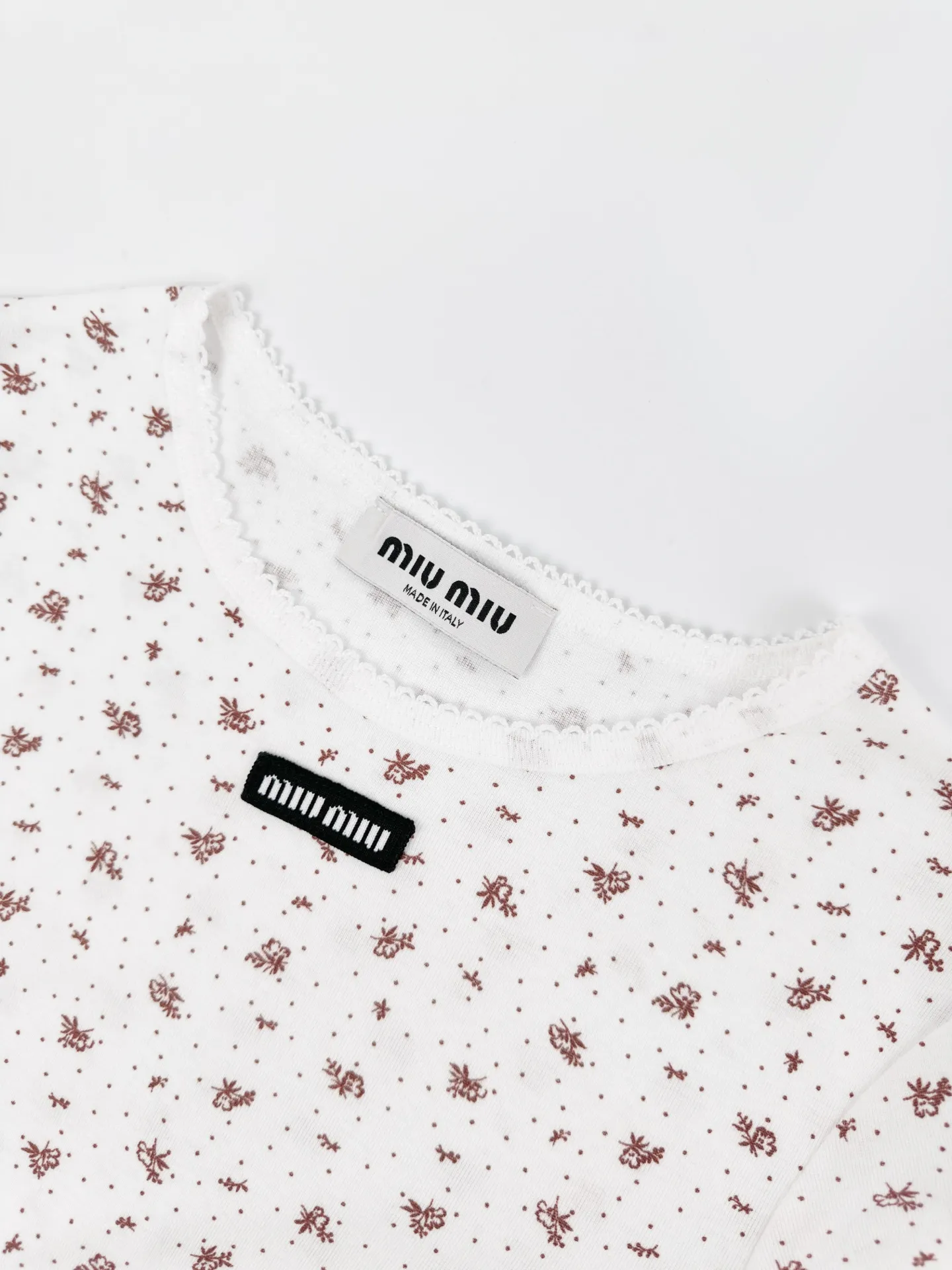 Breathable 。 ， ， 。 Miu Miu ， ； ， 。 ， ， ， ； ， 。 1. ， ， 。 2. ， ， 。 3. ， ， ， 、 ， 。 ： 1:1 MM 1:1 MM ： Size： XS S M ： FF 746
