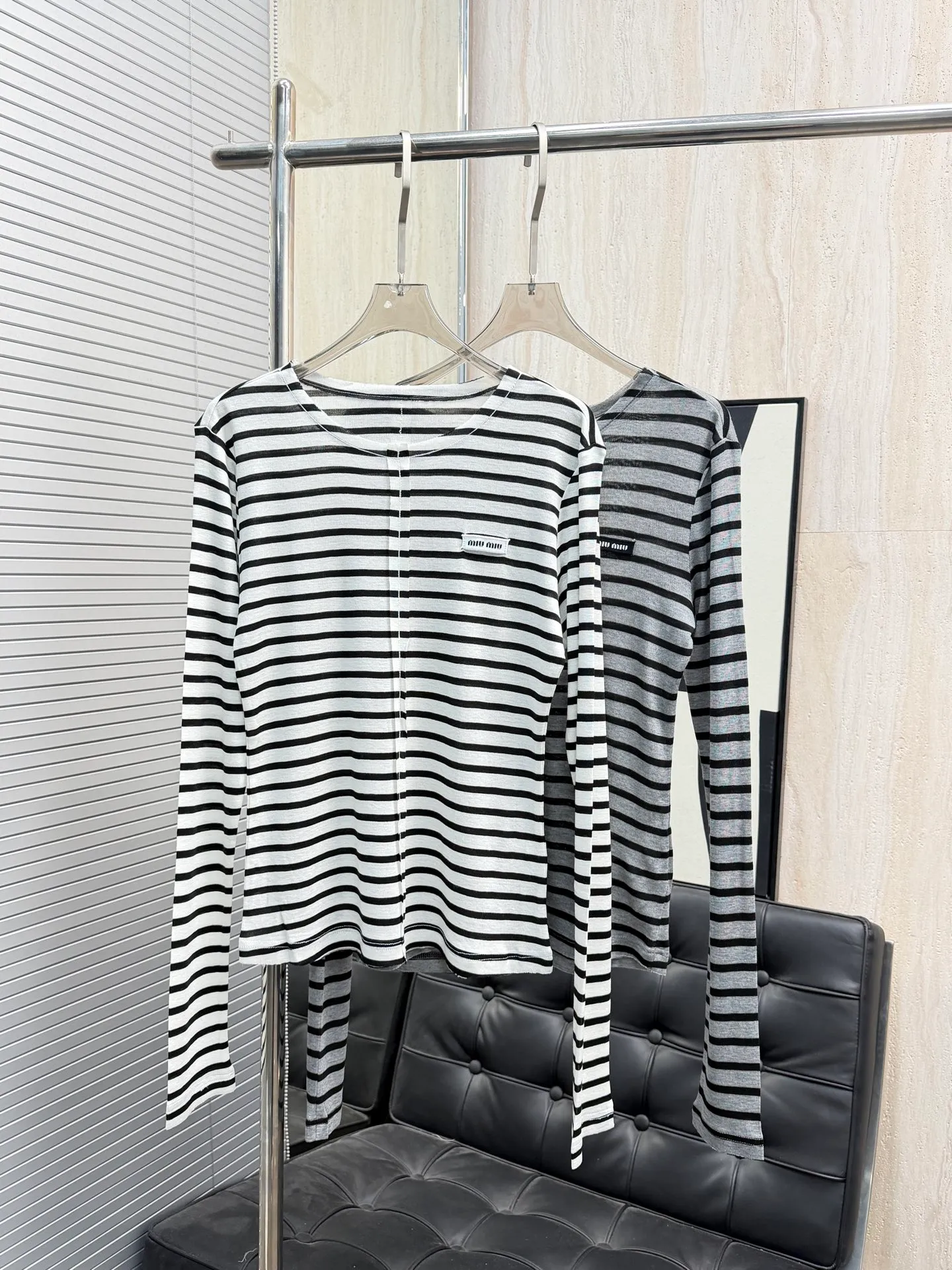 MIU *26 New Arrival Black White Classic Versatile Breathable ！ + logo 、 get