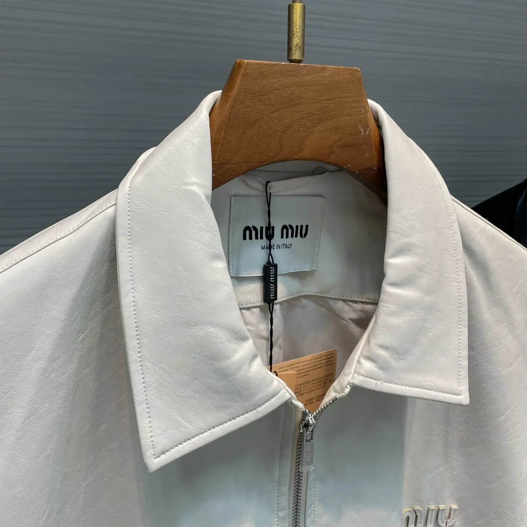 MIU 26FW New Arrival ， ！ ， ！ ， ， ， Quality ！ ， ， ！ Breathable ， ， ， ， ！ ， ， ， ！ Silver ， Logo， ， ！Classic ， ， ， ！ ， ， ！ ， ， ， ， ， ！Black/White， ！Size：S-XXL S ： 57cm- 118cm- 66cm- 54cm M ： 58cm- 122cm- 68cm- 55cm L ： 59cm- 126cm- 70cm- 56cm XL ： 60cm- 130cm- 72cm- 57cm XXL ： 61cm- 134cm- 74cm- 58cm Size ： 174-140 ， M ！ 138 S ，138-152 M ，152-166 L ，166-180 XL ，180-195 XXL ！