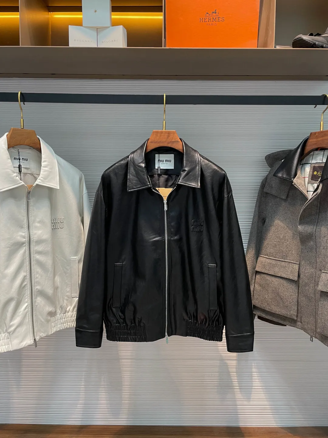 MIU 26FW New Arrival ， ！ ， ！ ， ， ， Quality ！ ， ， ！ Breathable ， ， ， ， ！ ， ， ， ！ Silver ， Logo， ， ！Classic ， ， ， ！ ， ， ！ ， ， ， ， ， ！Black/White， ！Size：S-XXL S ： 57cm- 118cm- 66cm- 54cm M ： 58cm- 122cm- 68cm- 55cm L ： 59cm- 126cm- 70cm- 56cm XL ： 60cm- 130cm- 72cm- 57cm XXL ： 61cm- 134cm- 74cm- 58cm Size ： 174-140 ， M ！ 138 S ，138-152 M ，152-166 L ，166-180 XL ，180-195 XXL ！