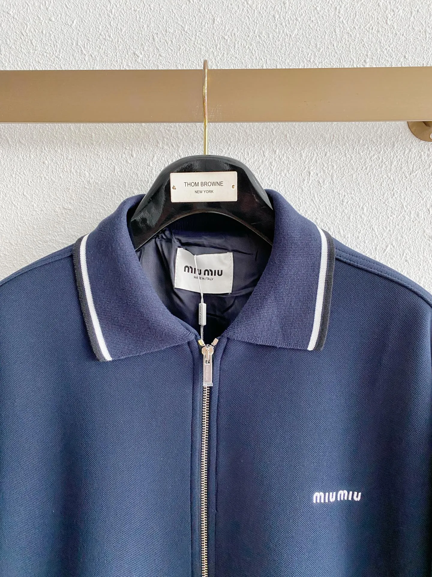 🌟42 Miumiu Black White size S M L XL 25,200 ， 40 ， 。 ， ， 。 54D ， Breathable。 55 ， 。 ， 6400 。 ， ［miumiu］logo。