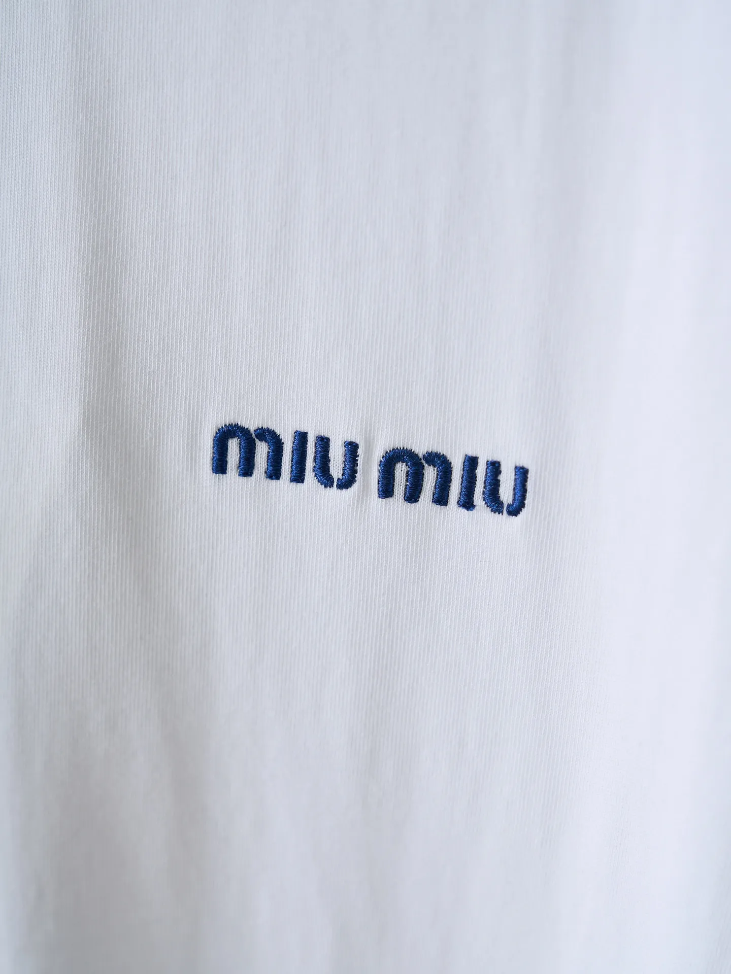 MIUMIU/ T 【In Stock】S M L XL Authentic 5999 ，40 200 ，1*1 ， ， ， 1：1