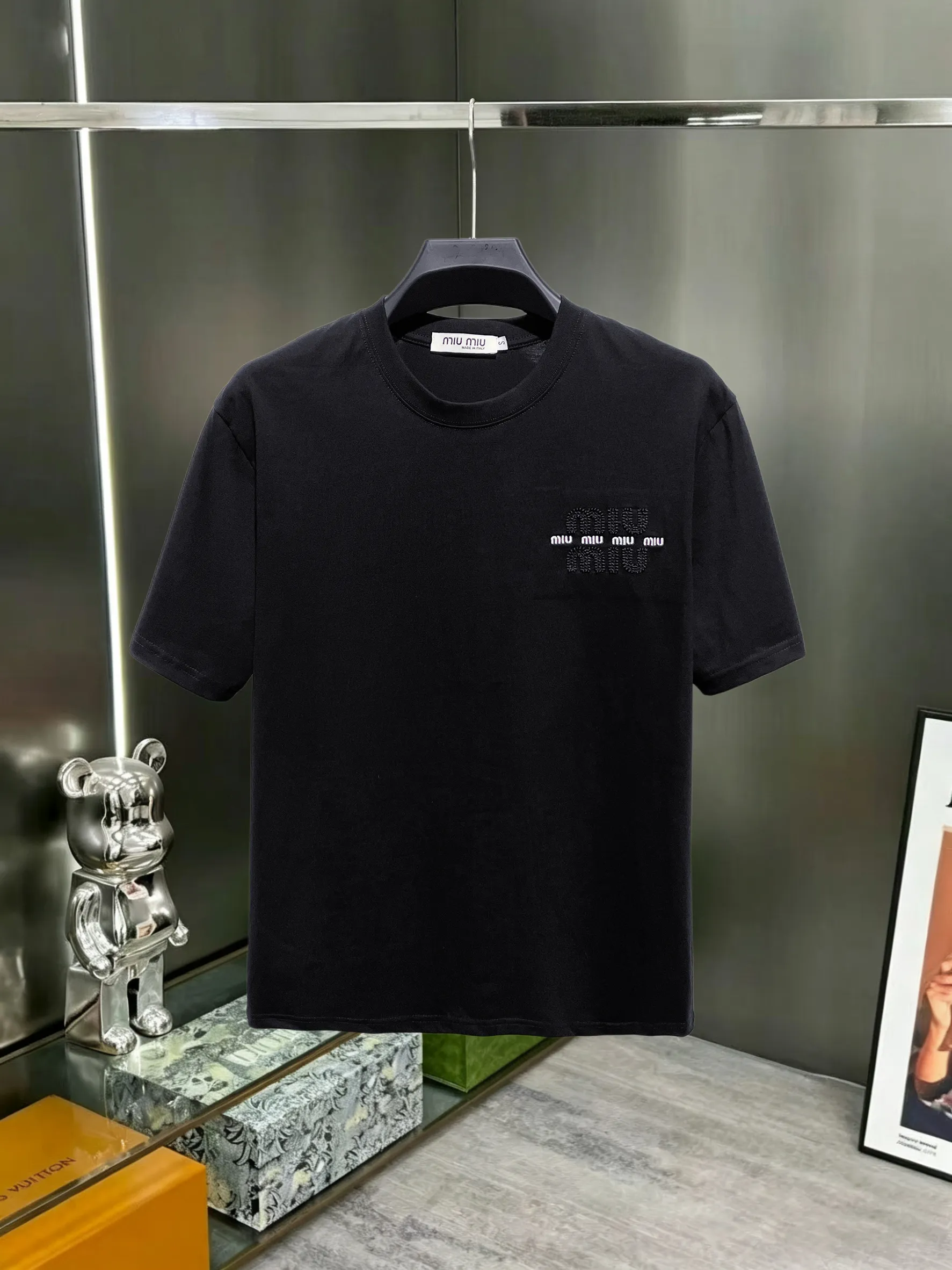 💰P130🔥miumiu 26 New Arrival T Premium ！ logo ，Premium ， ， ， 🔥 ， ， ， ， ， ， ：White、Black Size：S-XXL