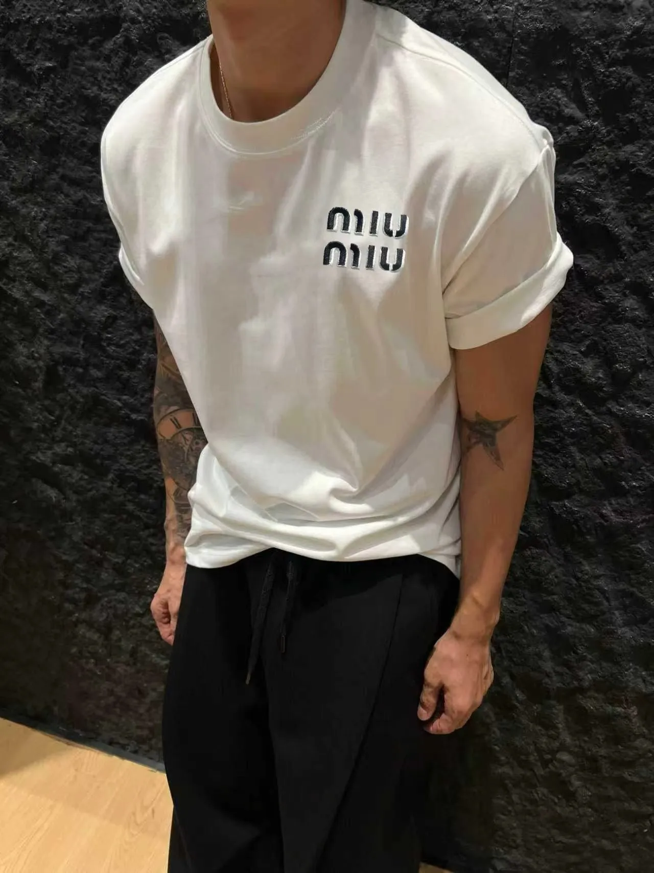 miu*miu Black White New Arrival ， ， ， ， T Same Style。 :Black White Blue Gray Size:S（90-130 ） M（125-140 ） L（135-160 ） XL（160-180 ） XXL（180-210 ）