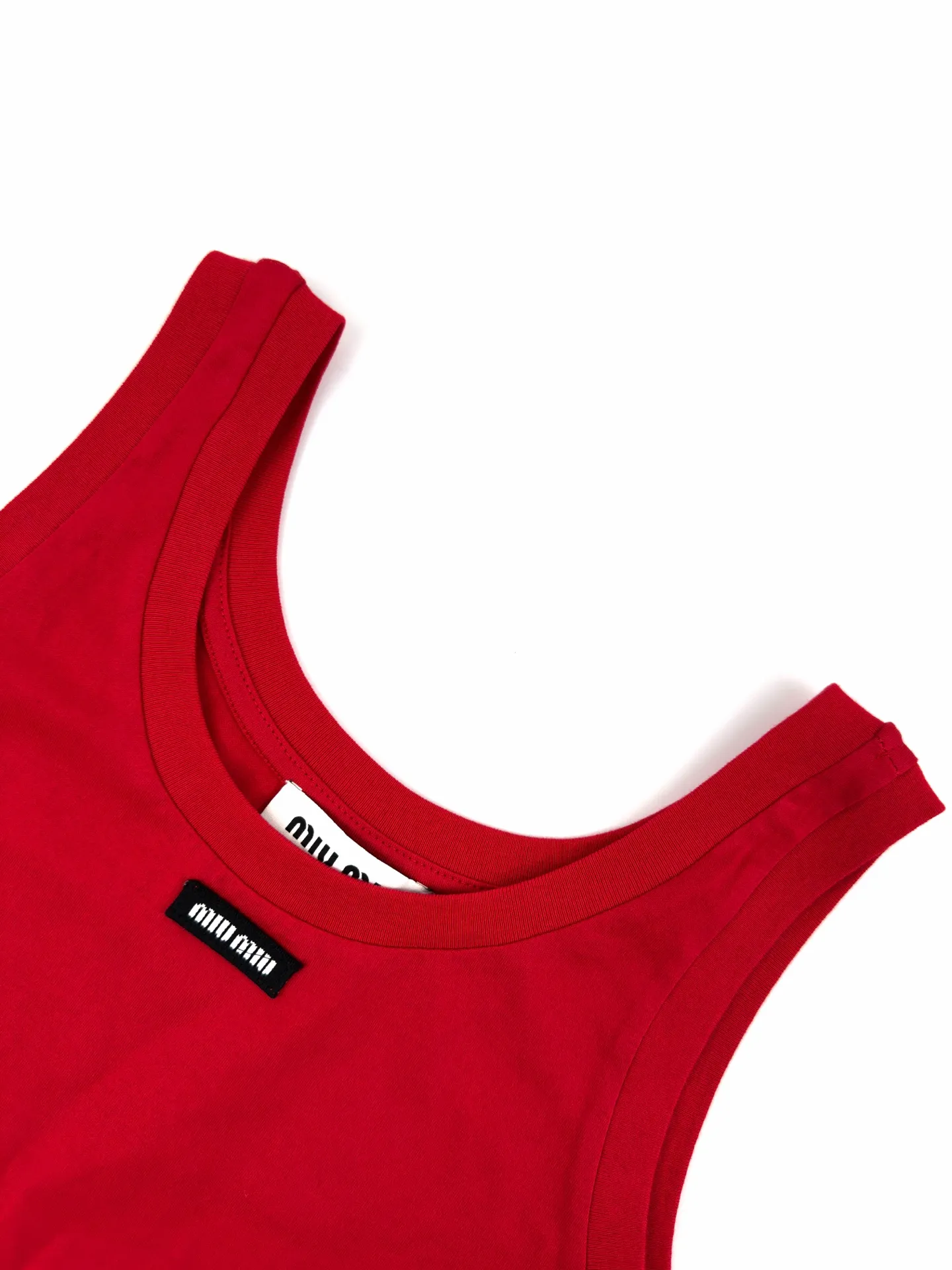 Miu Mi ， ， 。 Retro ， ， ， 。 Miu Miu ， 。U ， ， 。U ， ， ； ， Retro 。 ， ， 。 1. “Miu Miu ” 、 。 2. ， ， 、 、 ， 。 ： 1:1 MM 1:1 MM ： Size： S M L ： FF 843
