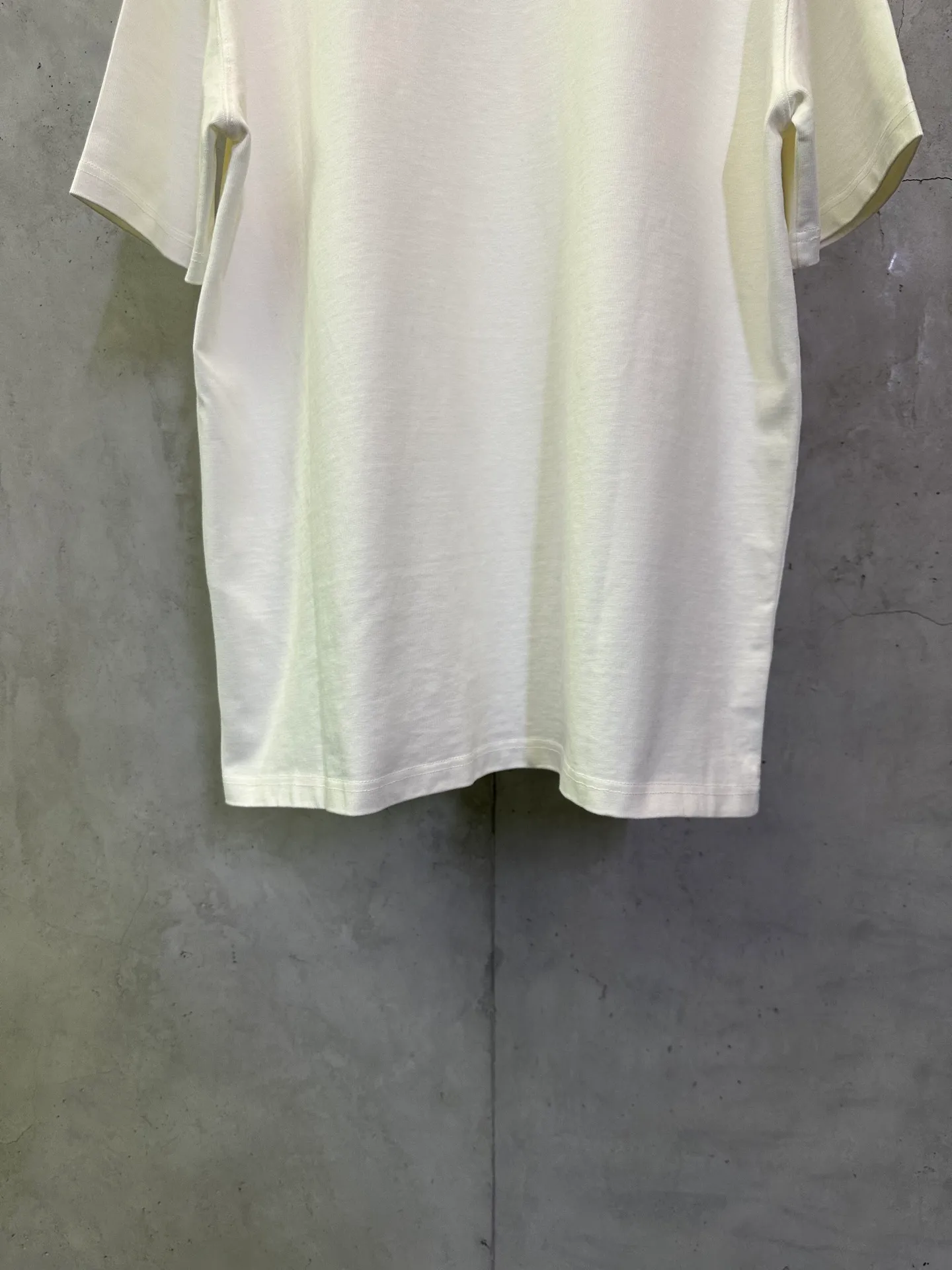 ￼- New Arrival 400g Miu Miu Classiclogo T ： 400 2*2 420g Color Change Same Style -Color: White -Size: XS S M L XL