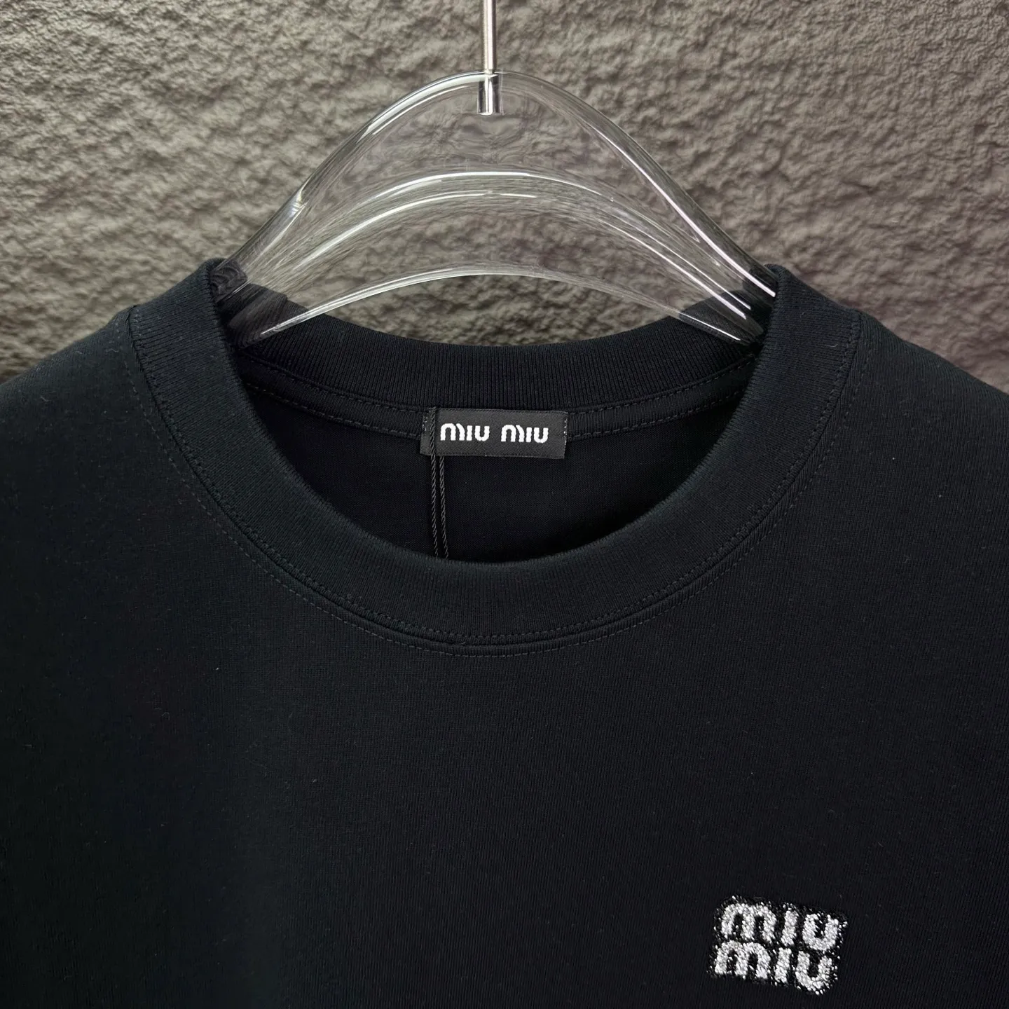 MIU MIU 2026New Arrival logo T 🔥 🔥 🔥 Same Style Quality😘😘 300 Versatile T 👍 ：Black、Pink、White Size：S-XL