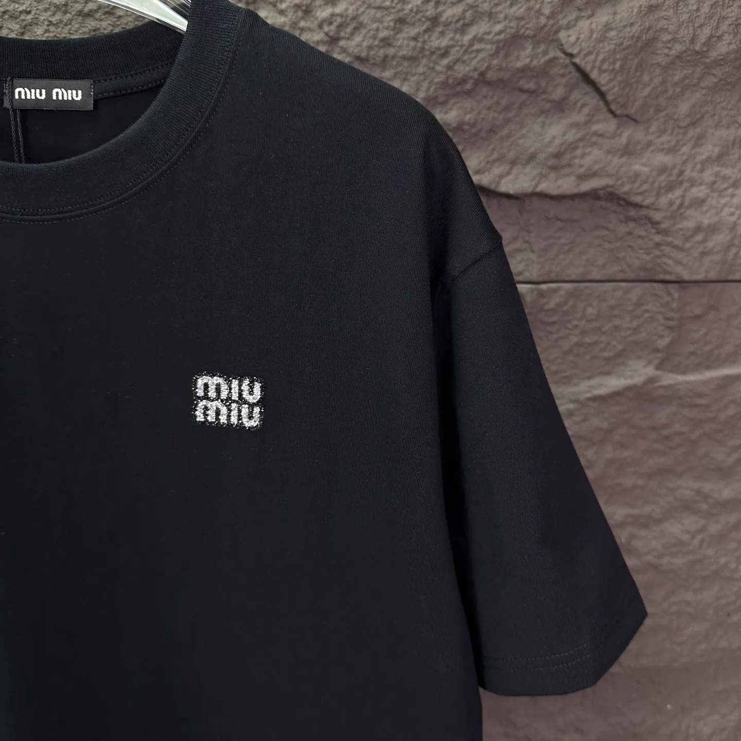 MIU MIU 2026New Arrival logo T 🔥 🔥 🔥 Same Style Quality😘😘 300 Versatile T 👍 ：Black、Pink、White Size：S-XL