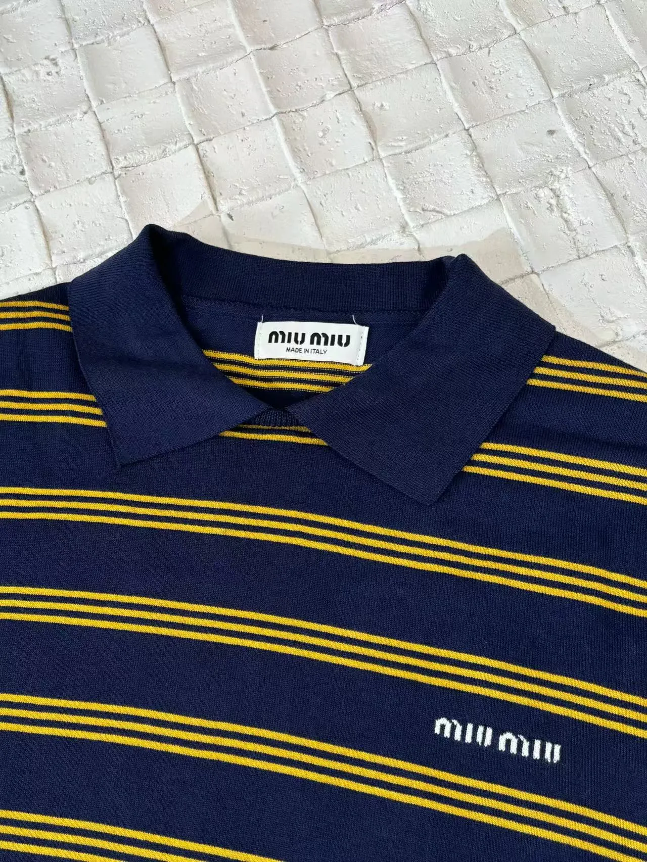 Miu miu*/ 25SS POLO MFG-3D ， 32 ， 5 ， 。 PFAFF 494 ， 1.2mm ， 。 30% （60%）、 （10%） ， 20/1Nm 。 5.2Gauge ， ， ， 。 ， POLO ， ， 。 Classic ， 3D （12 ）， 。 Size：46/48/50