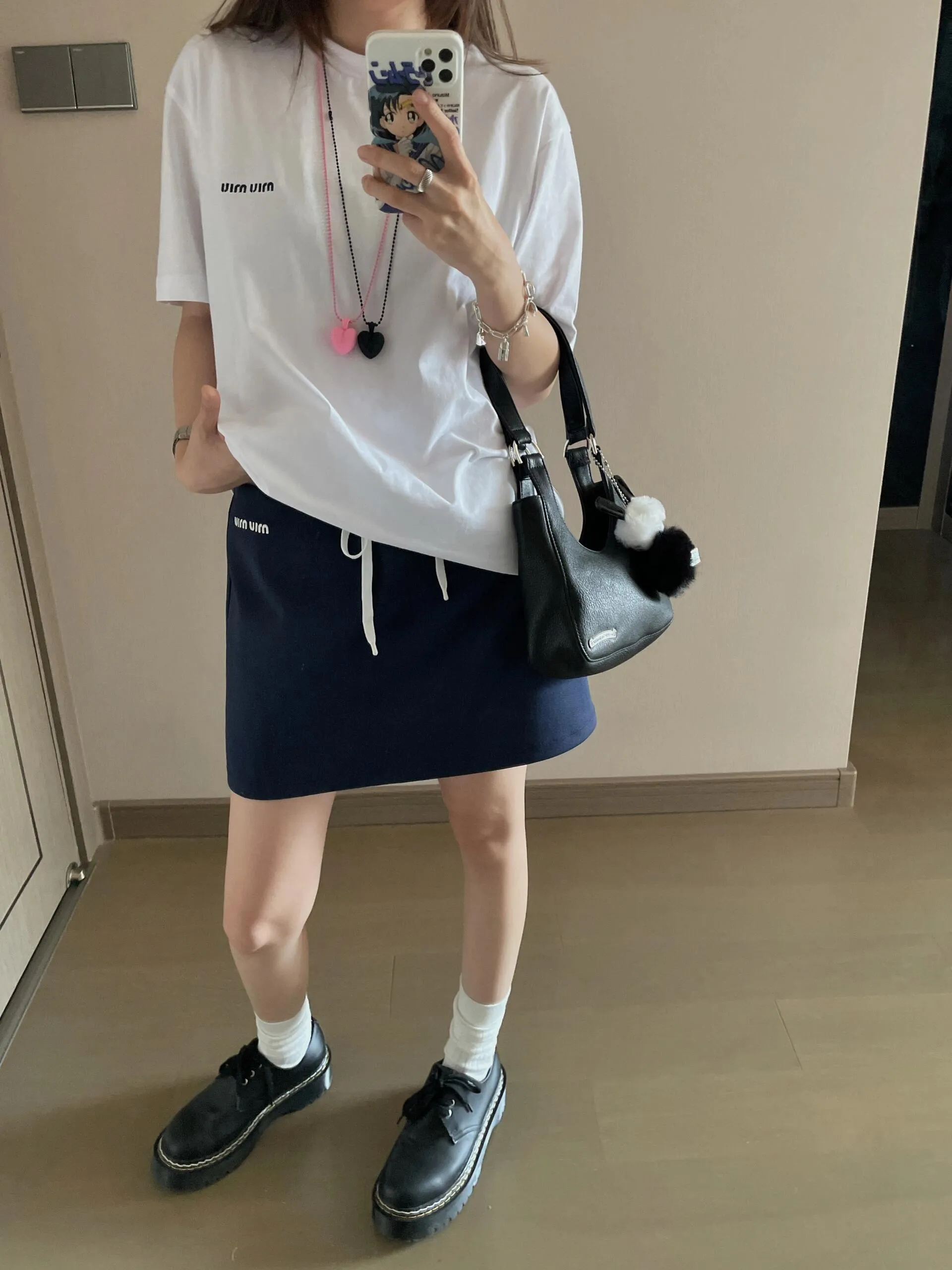 「 」