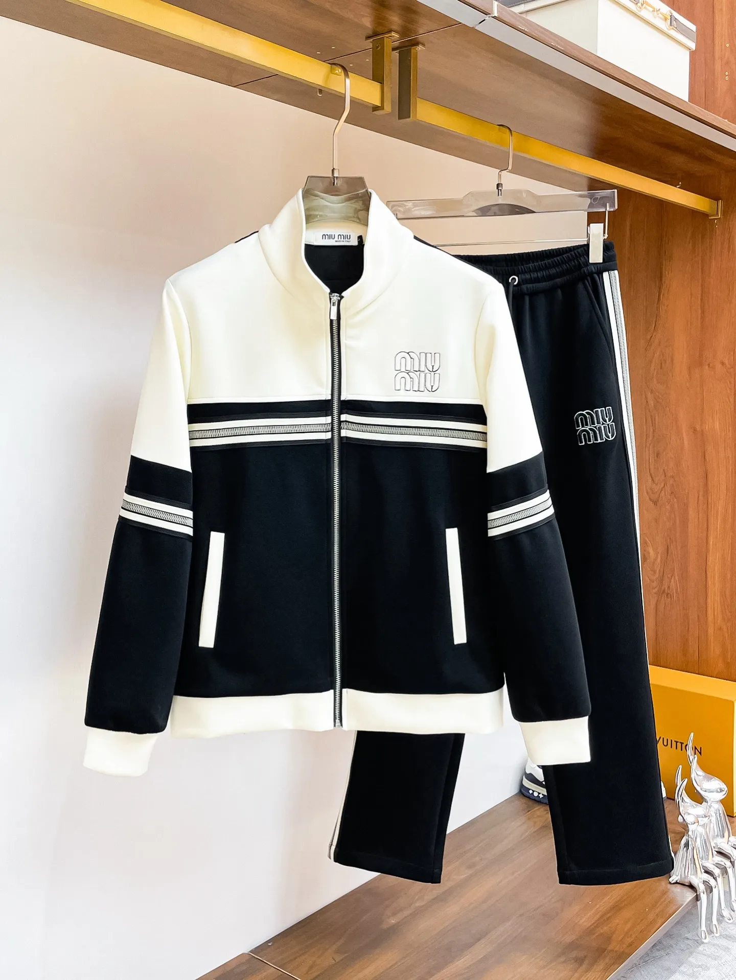 miumiu 2026New Arrival Same Style ，Breathable ！ ！ ， ！ Premium ！ Wear-Resistant， Sizes M-3XL