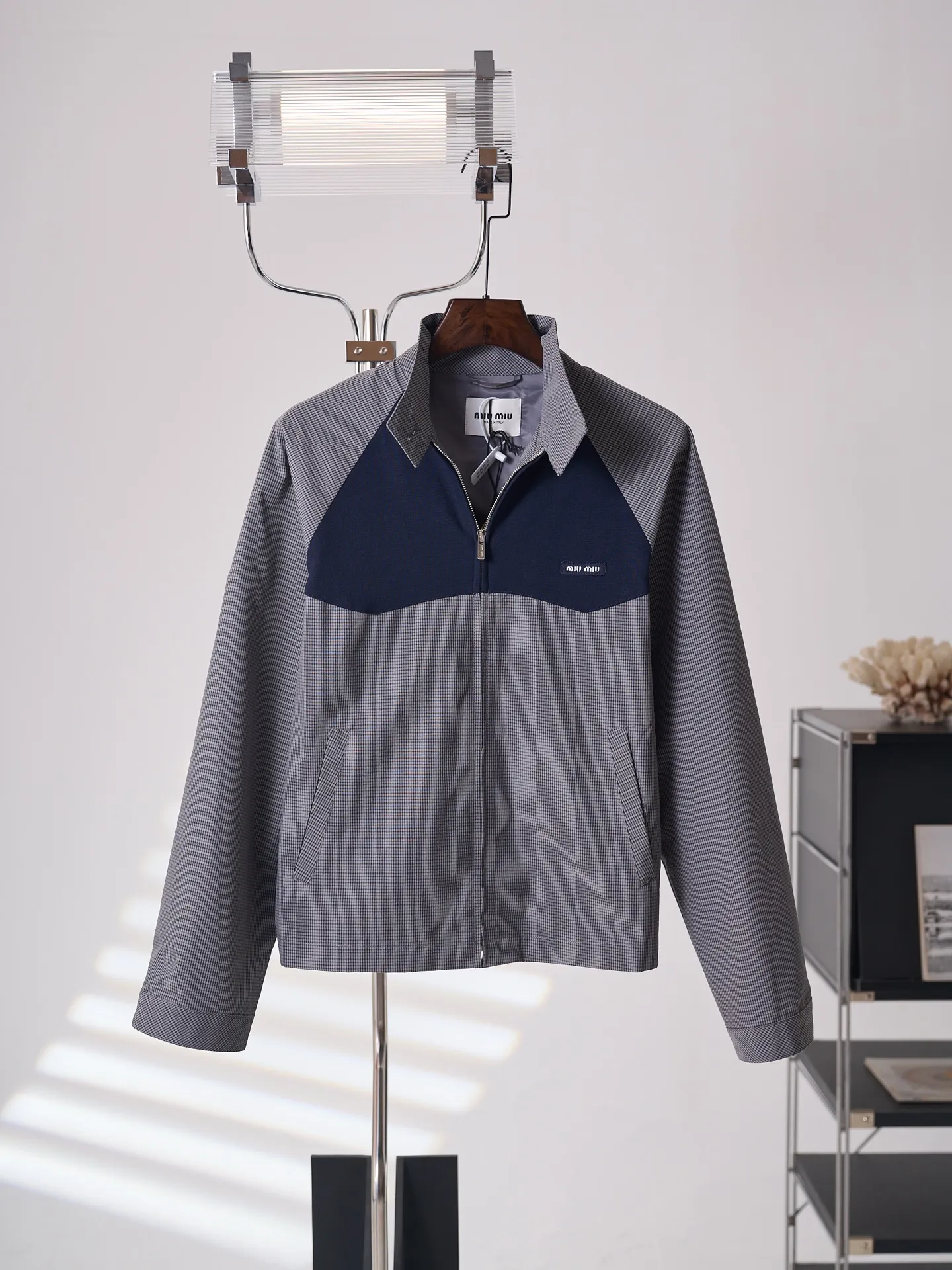Miu Miu/ 【In Stock】 38 40 42 ， ， 。Light Gray ， Navy Blue ， ， 。 Miu Miu ， 。 Classic Vichy ， ，Navy Blue ， 。 ， ， 。 ， Retro 。 1. “Miu Miu ” 、 。 2. ， ， 。 3. 、