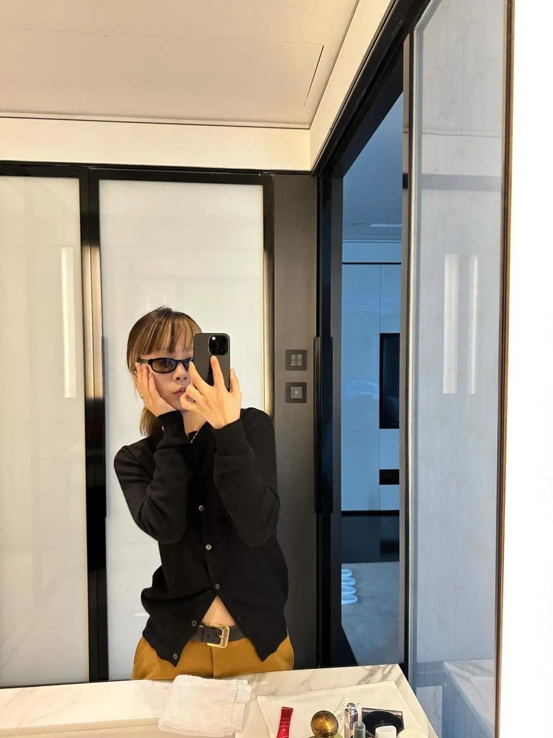 5519 P140 （ ， ）Miu Miu 。Miu Miu ， 。 ， ， ， 。 : ; ; ; ， ， 。 ：Black White Gray miumiu ： 、 、 : + + ， Classic ， ， ： S （ 84 53 32 57） M（ 88 55 33.5 58） L （ 92 57 35 59） 160m ，＜100 S 165cm ，＜120 M 170cm ，＜140 L