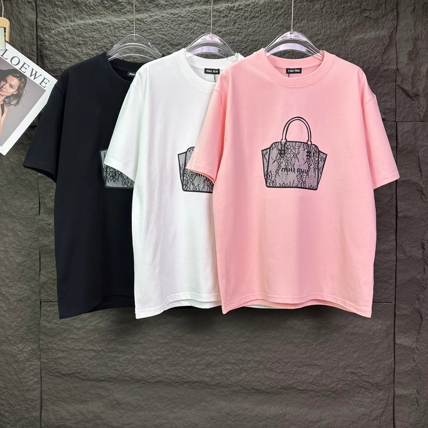 MIU MIU 2026New Arrival T 🔥 🔥 🔥 Same Style Quality😘😘 300 Versatile T 👍 ：Black、Pink、White Size：S-XL