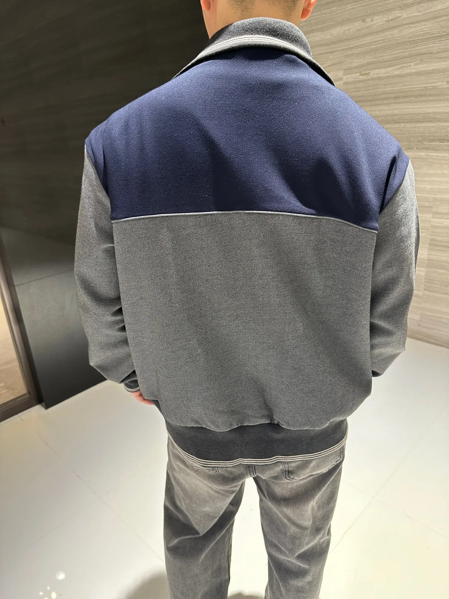 「 」