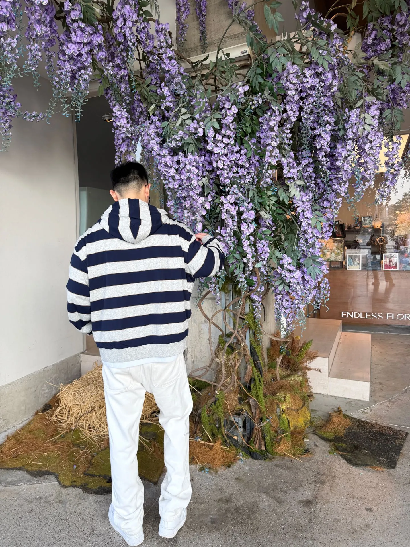 「 」