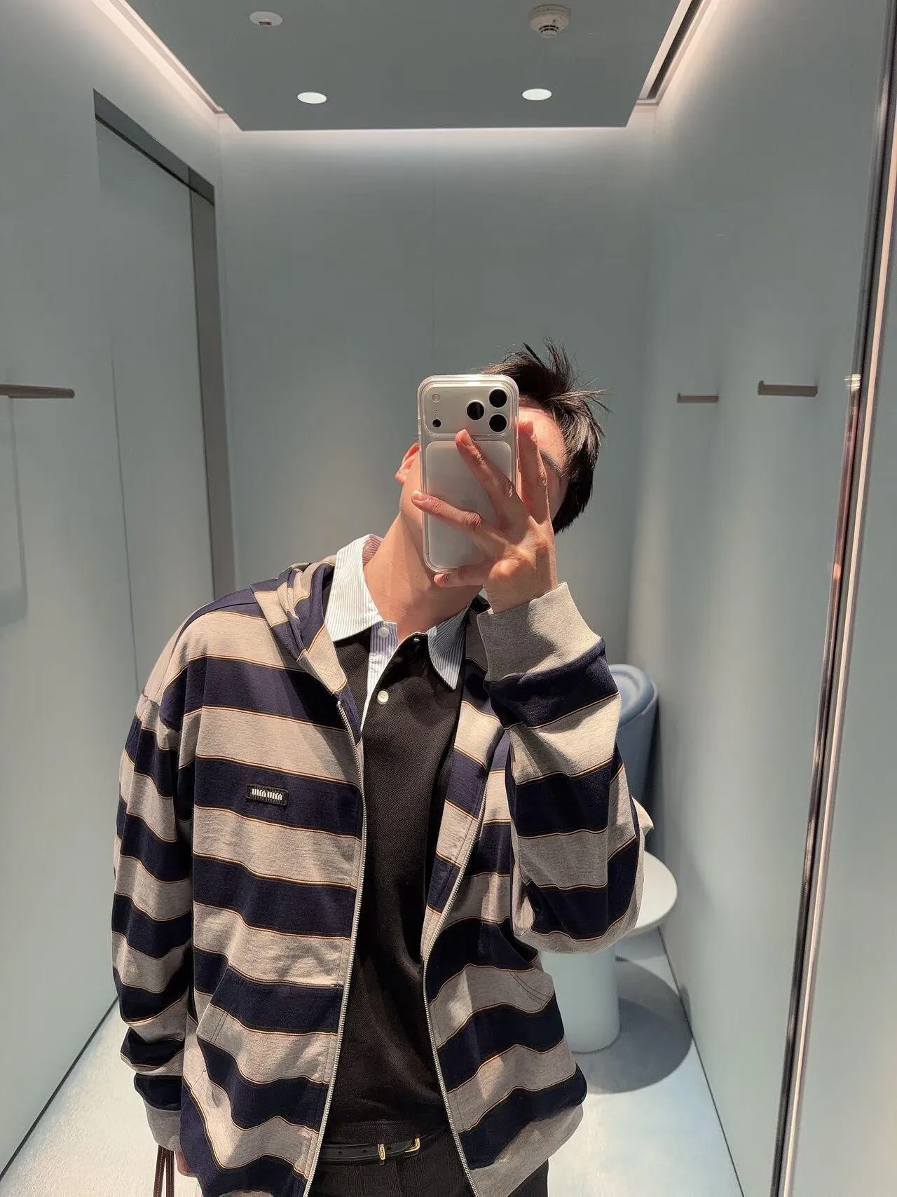 「 」