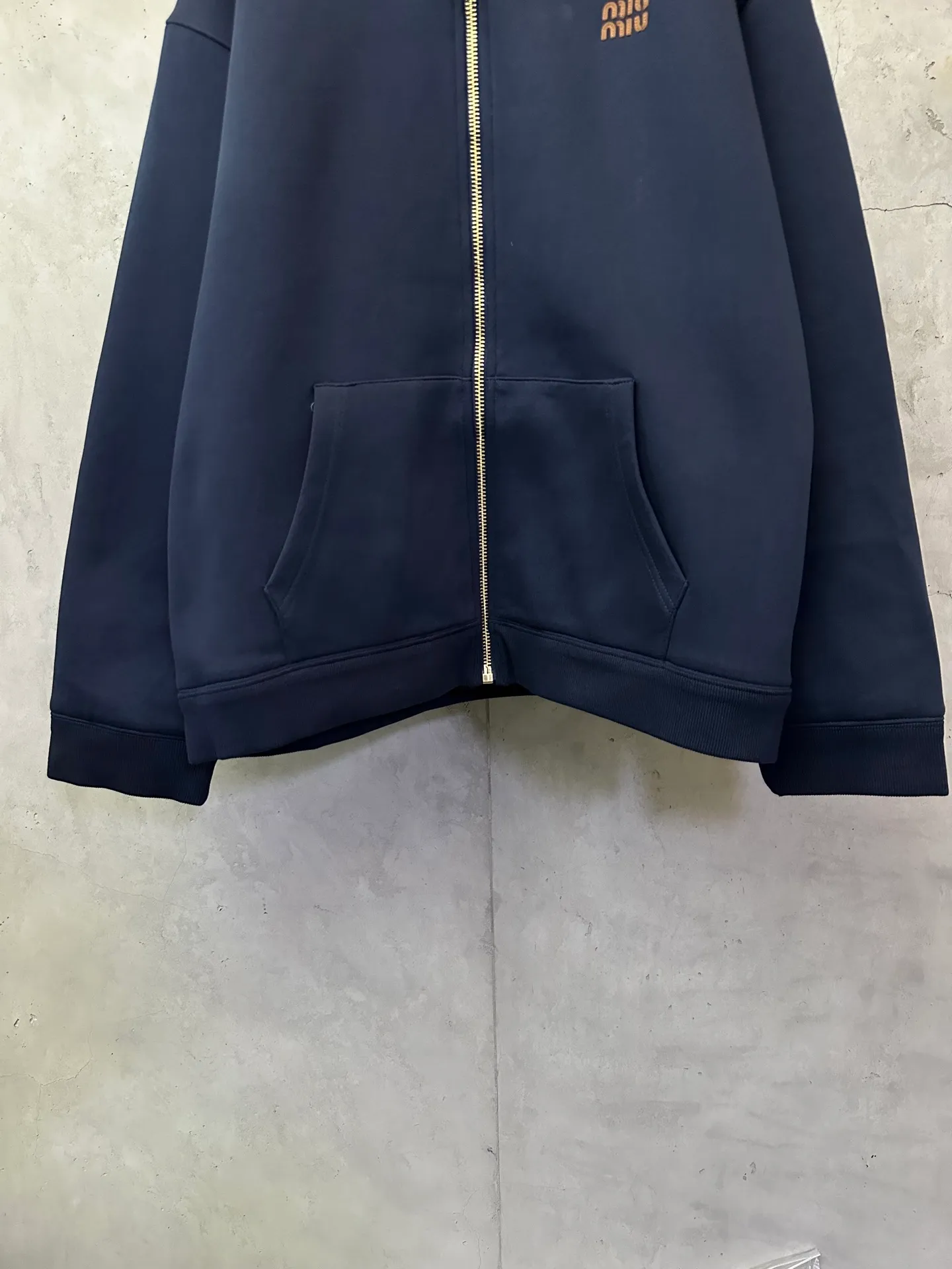 Miu Miu ：380 260 ， 700 ， 2 ， ， 。 ： 2*2 ， 。 Same Style -Color: Gray Blue -Size: 36 38 40 42