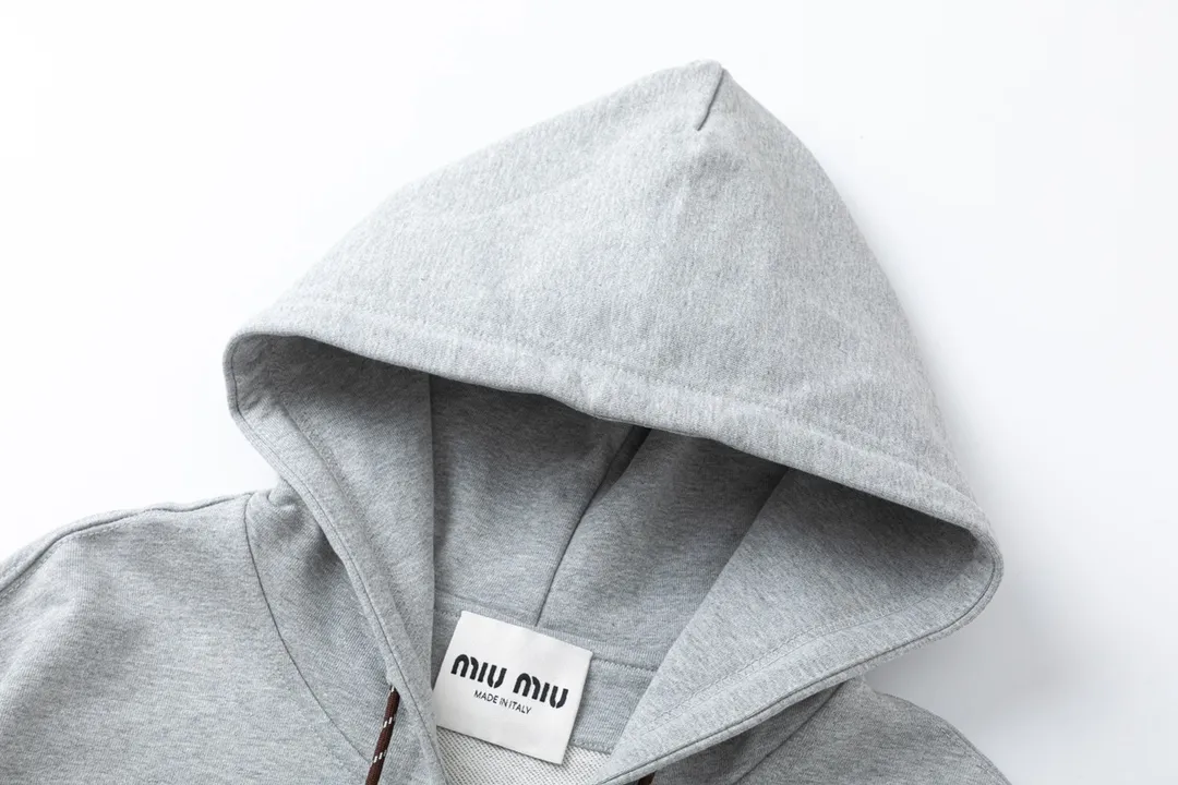 （1:1Original Quality) MIUMIU 24FW 100% ， 420g 。 ， 。 logo ， 。 Gold ， 。 ， 。 。 Size：S-XL