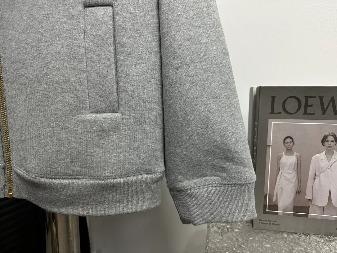 （ Quality） 【Miu Miu】 24Fw Retro logo ， Same Style Size：38 40 42 44
