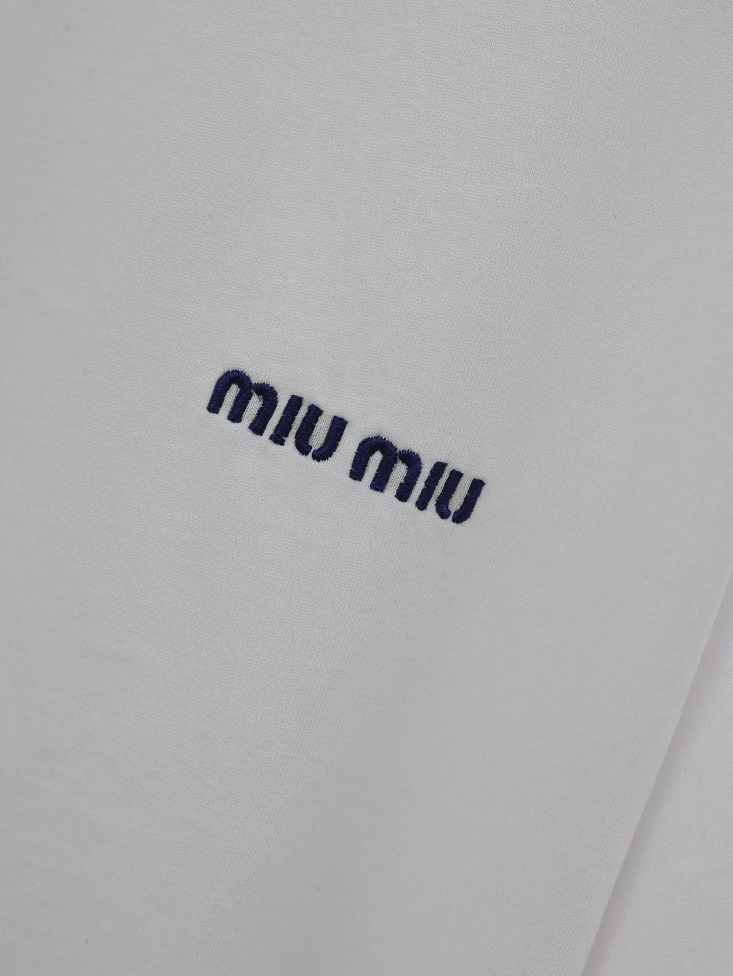 Miumiu*/ 25SS T 40 200 ，1*1 ， ， ， 1：1 Size：S/M/L/XL