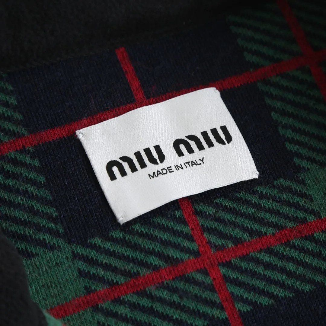 MIUM ： ， 、 Breathable 。 ， ， ； ，Wear-Resistant ， ， 。 ， 、 ， ， 。 ： ， ； ， ， ， ， 。 ， ， ， ， 。 1： ， 、 ， ， ， ， 。 2： 、 、 ， ， ， ， ， ±0.1mm 。 ： Size： 46 48 50 52 ：D 233