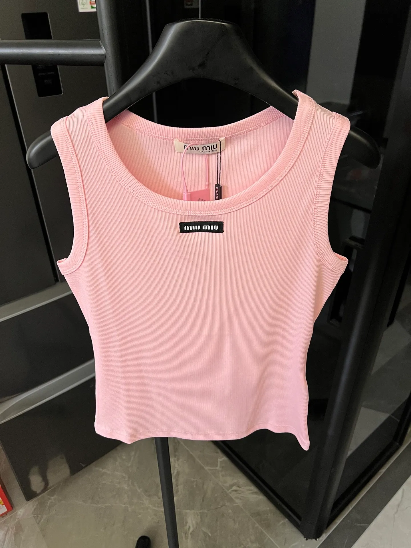 P95 miumiu/ 25Ss GW New Arrival ， ， ， ， Same Style logo ：97％ 3％ Size：s m l Size 9
