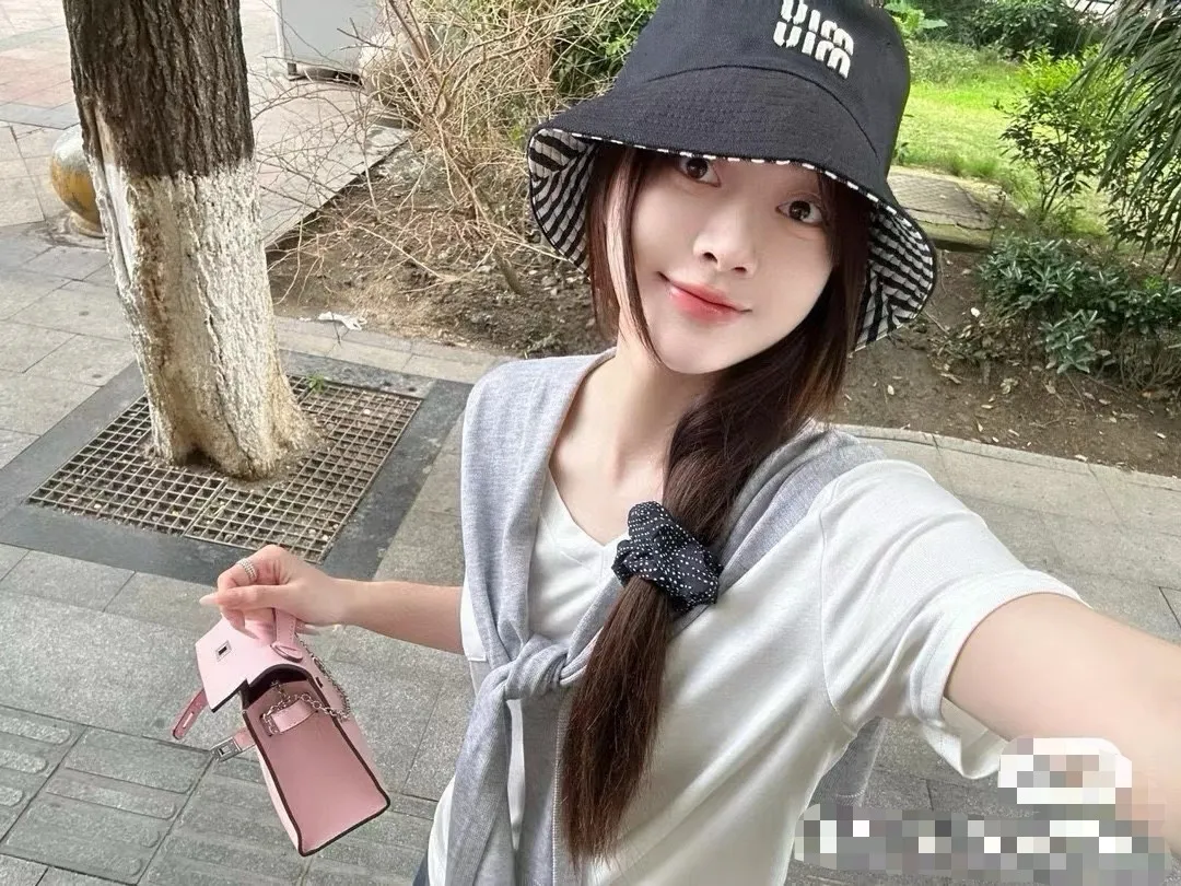 𝐦𝐢𝐮𝐦𝐢𝐮 Canvas P 75