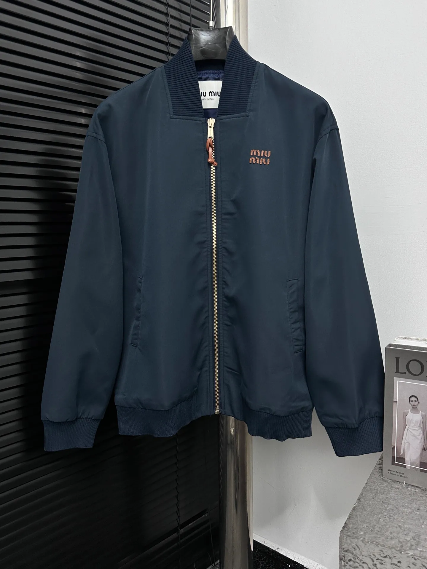 【MIU MIU】 ， ， 。 ， ，Wear-Resistant 。 Breathable ， 。 ， ， ， 、 。 。 。 ， ， 。 、 ， 。 ， ， Same Style ， ， ， ， Same Style！ Size：38 40 42 44